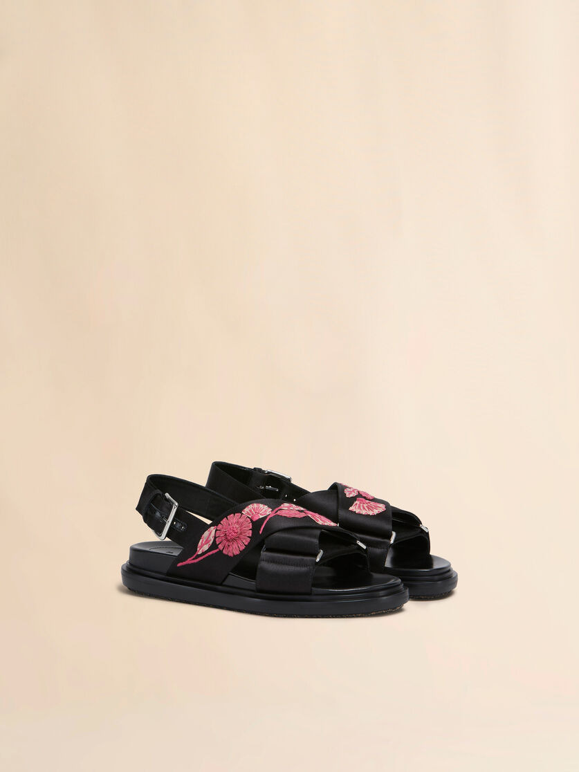 BLACK SATIN FUSSBETT WITH FLOWER APPLIQUÉS - 2
