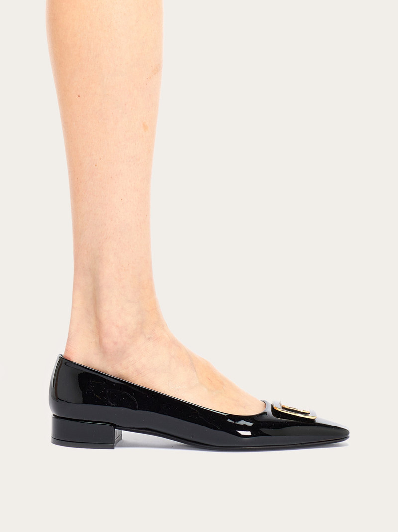 FERRAGAMO New Vara plate pump outlook