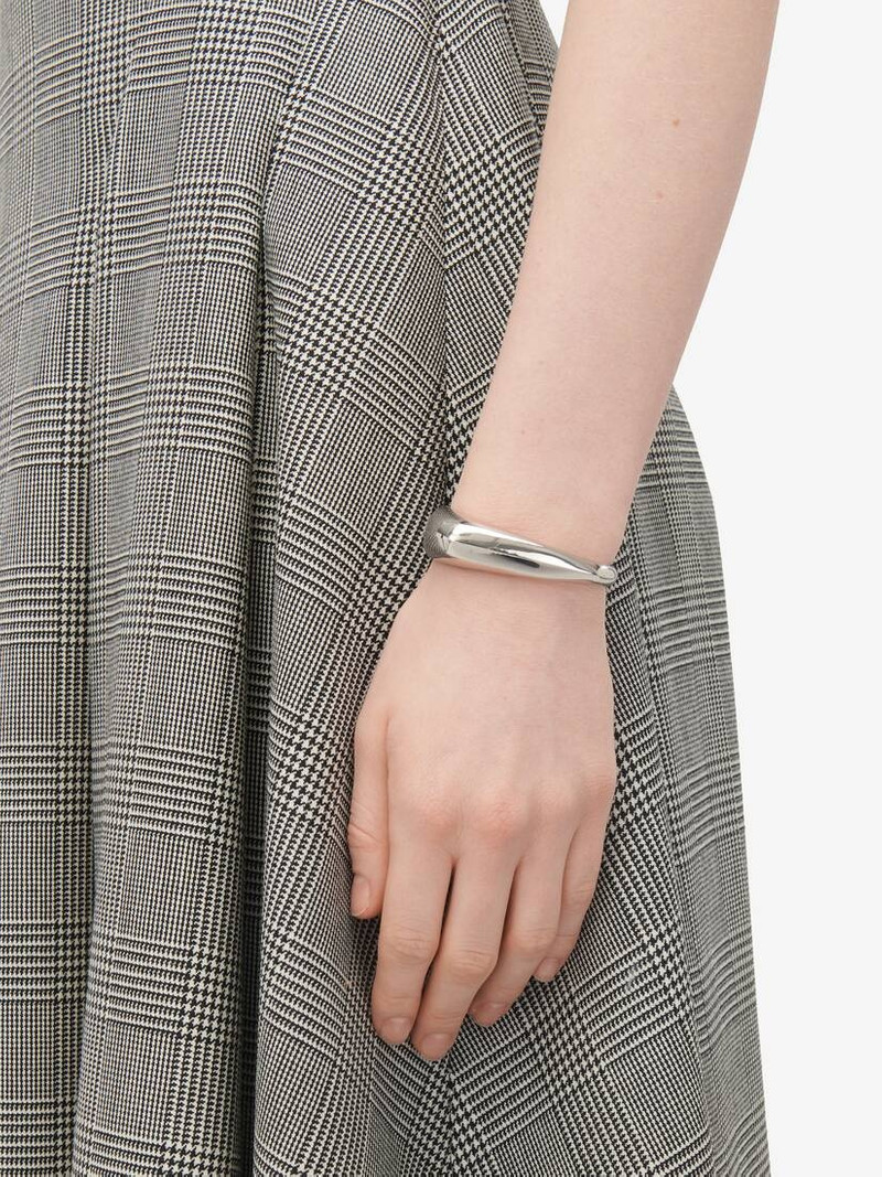 Alexander McQueen Women's Thorn Claw Cuff in Antique Silver outlook