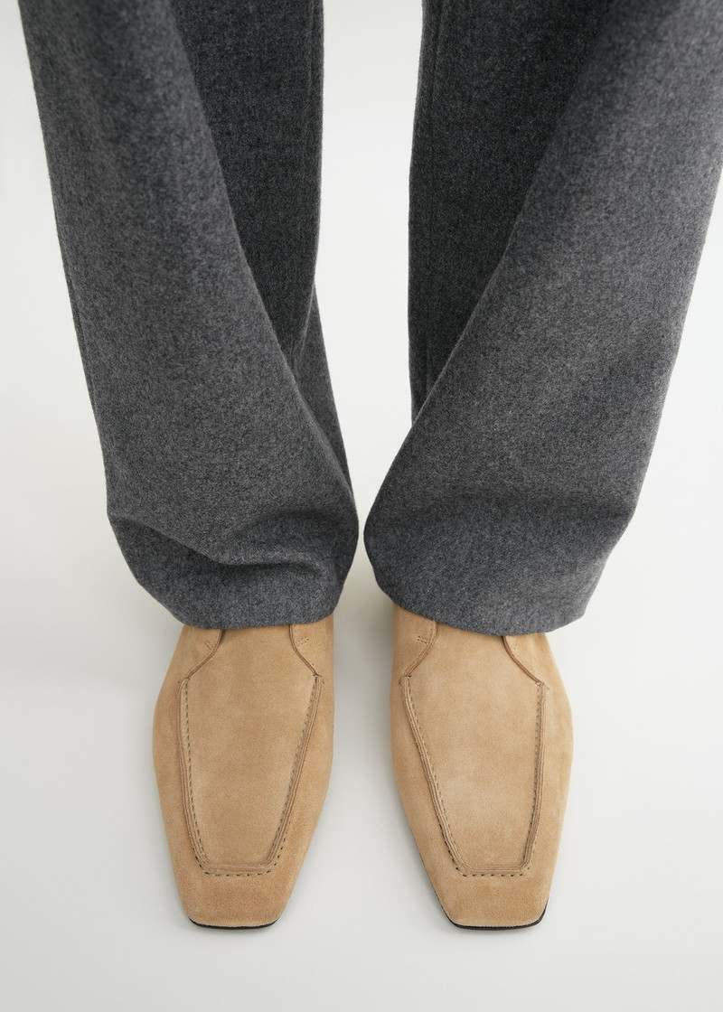 Totême The Desert Boot camel outlook