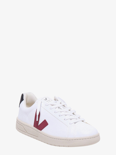 VEJA SNEAKERS outlook