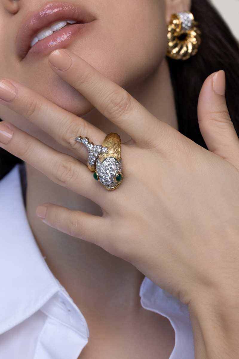 DAVID WEBB Diamond Emerald Fish Ring outlook