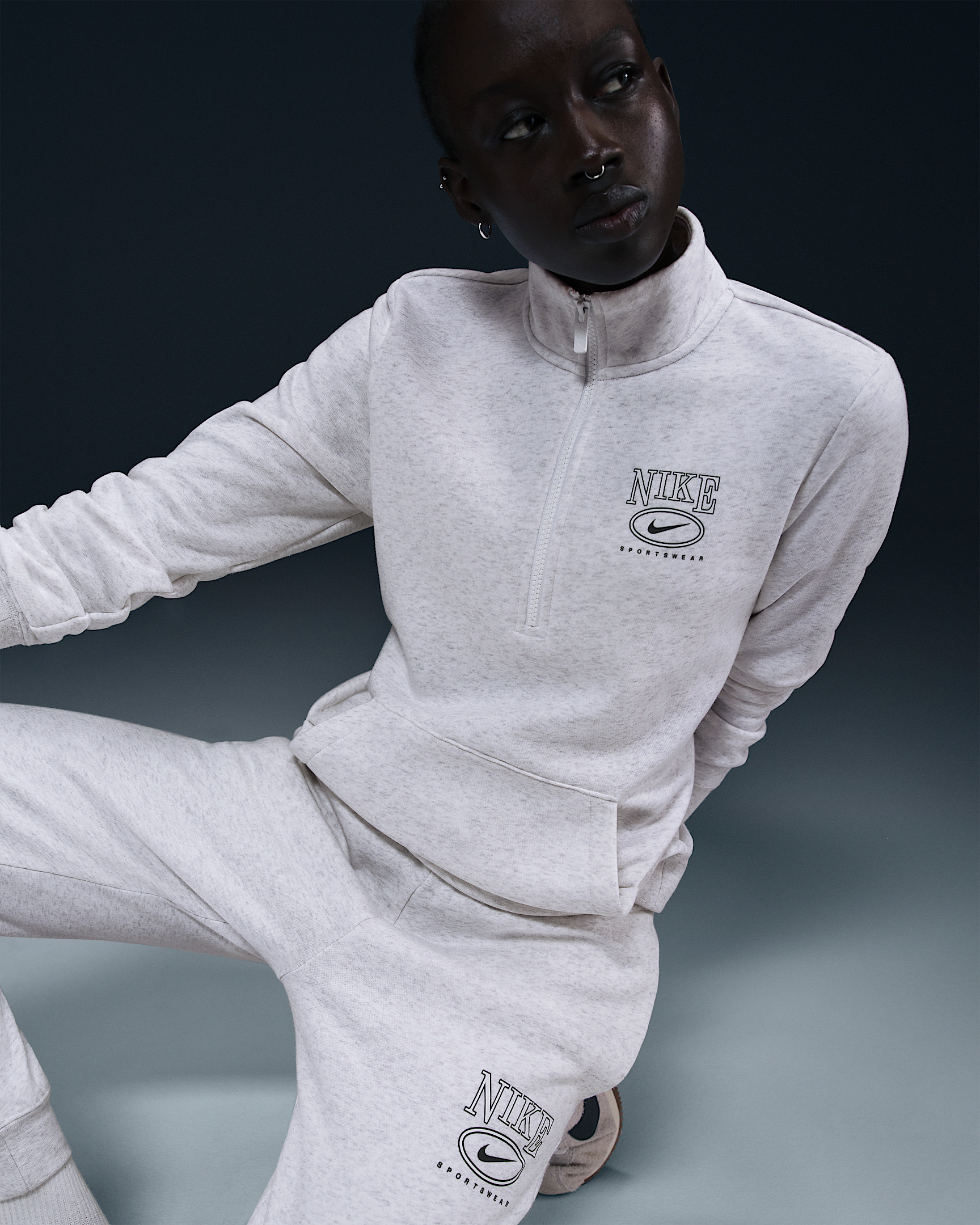 Nike Sportswear Club Fleece Women's Mock-Neck 1/2-Zip Graphic Top - 3
