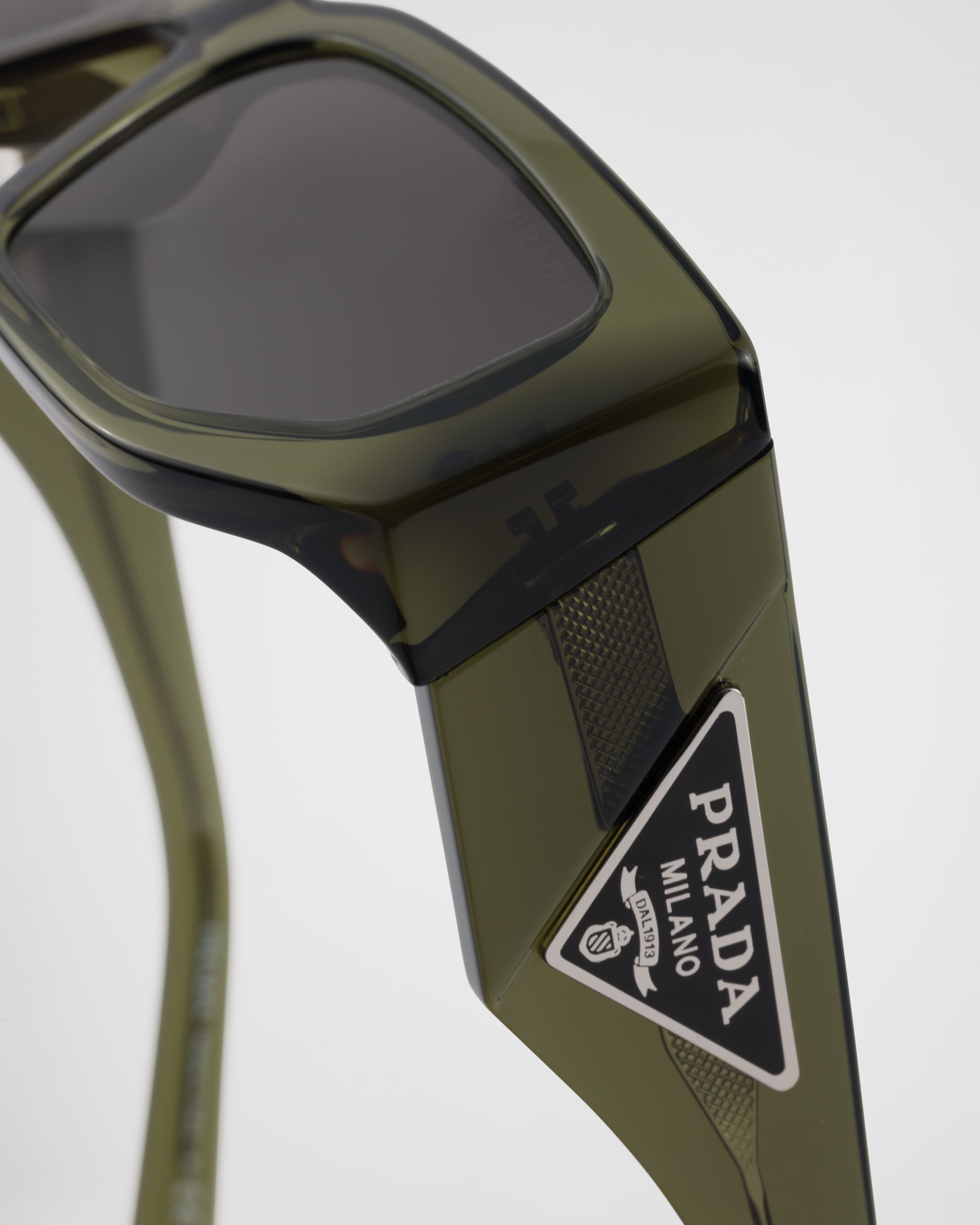 Sunglasses with the triangle logo - 5