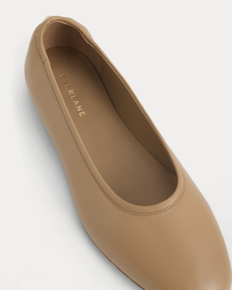 EVERLANE MADE IN ITALY FLAT outlook