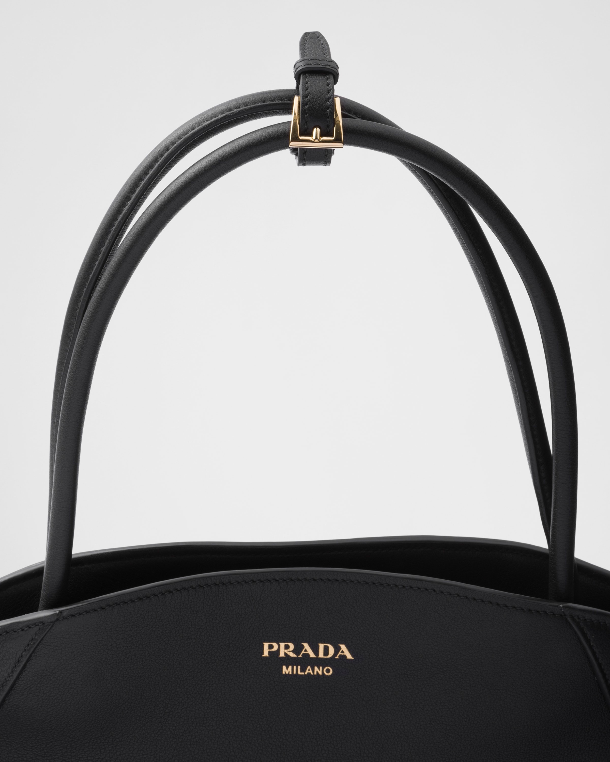 【関税込み】PRADA large shopping bag in grainy leather Prada Large leather tote bag | REVERSIBLE
