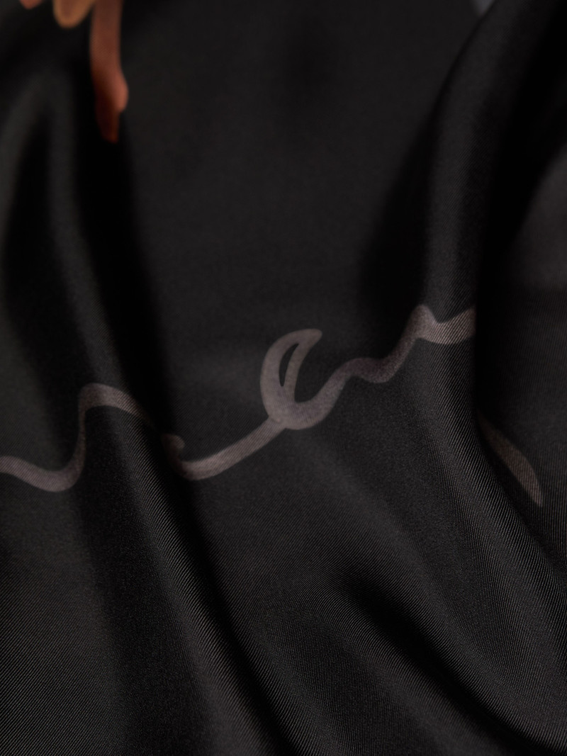 Givenchy SQUARE IN SILK WITH MULTICOLORED GIVENCHY SIGNATURE outlook