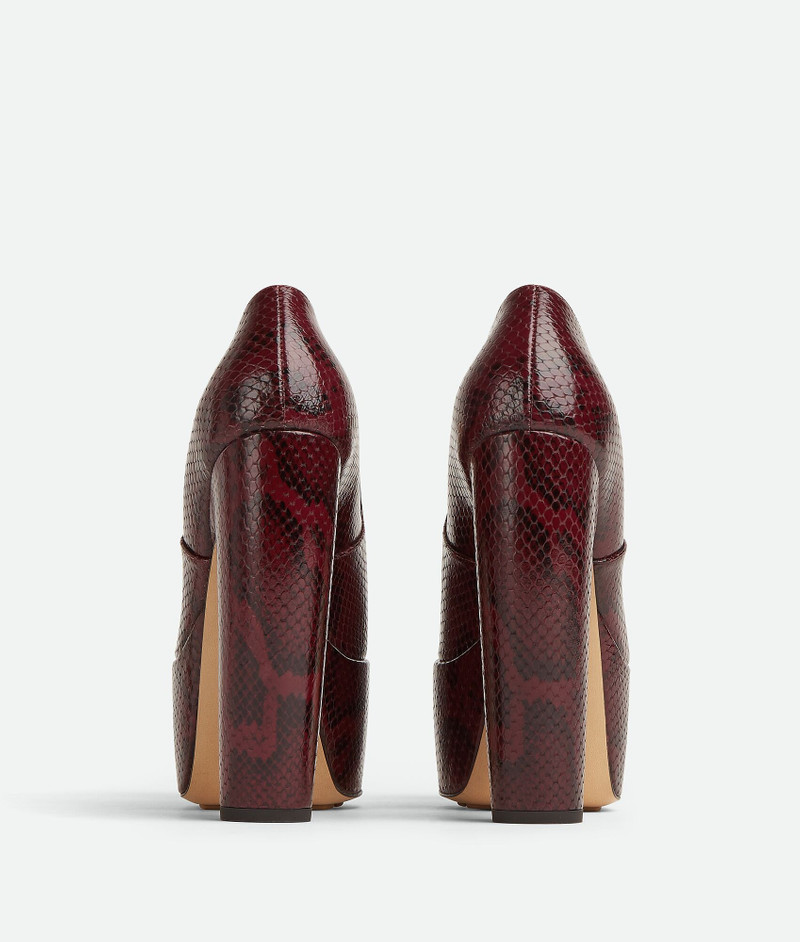 Bottega Veneta mostra pump outlook