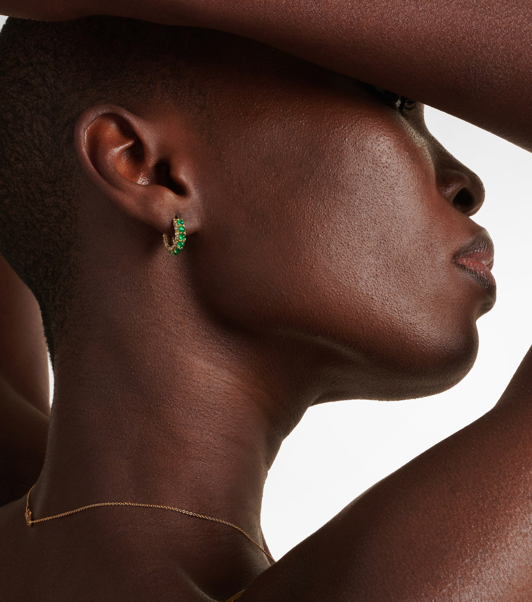 18kt gold hoop earrings with emeralds and diamonds - 3