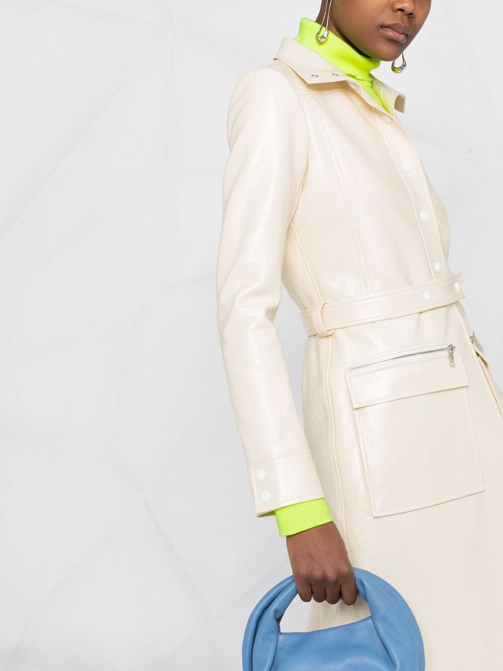 logo-appliqué vinyl trench coat - 5