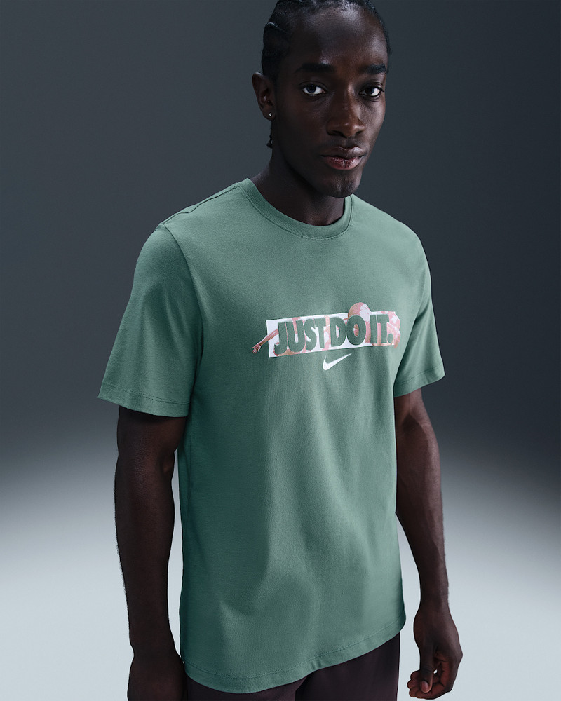 Nike Men's T-Shirt 1