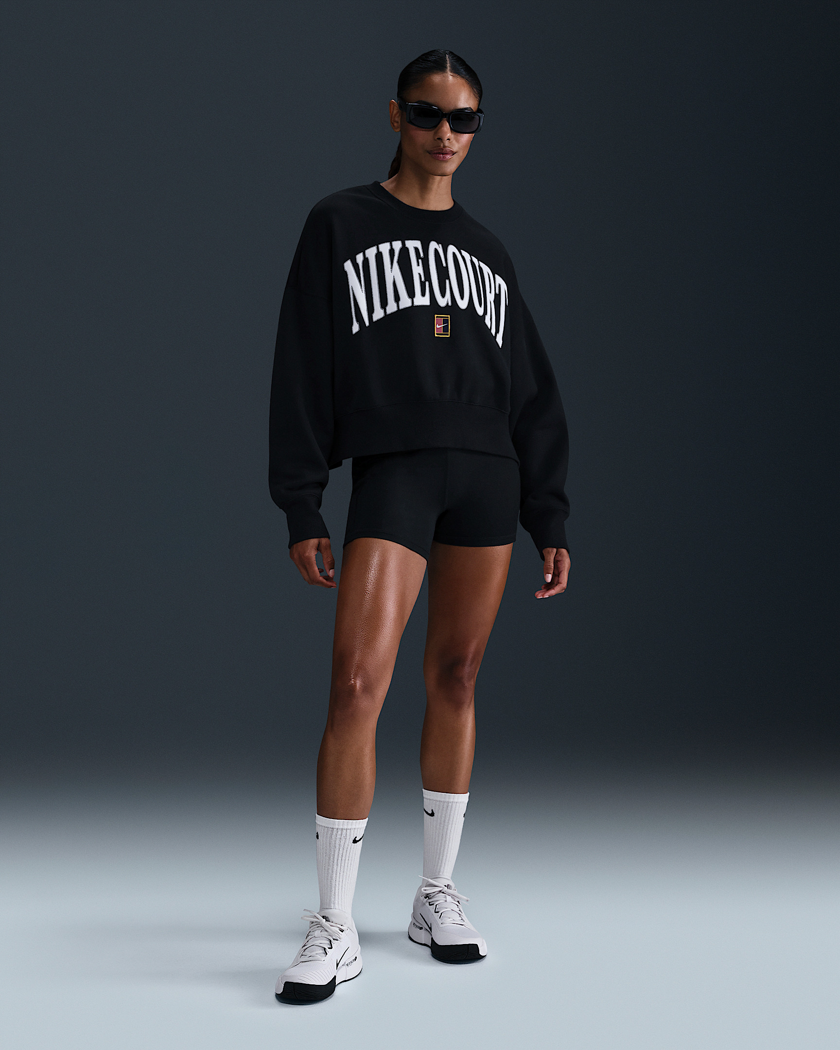 NikeCourt Phoenix Fleece Women's Over-Oversized Crew-Neck Tennis Sweatshirt - 4