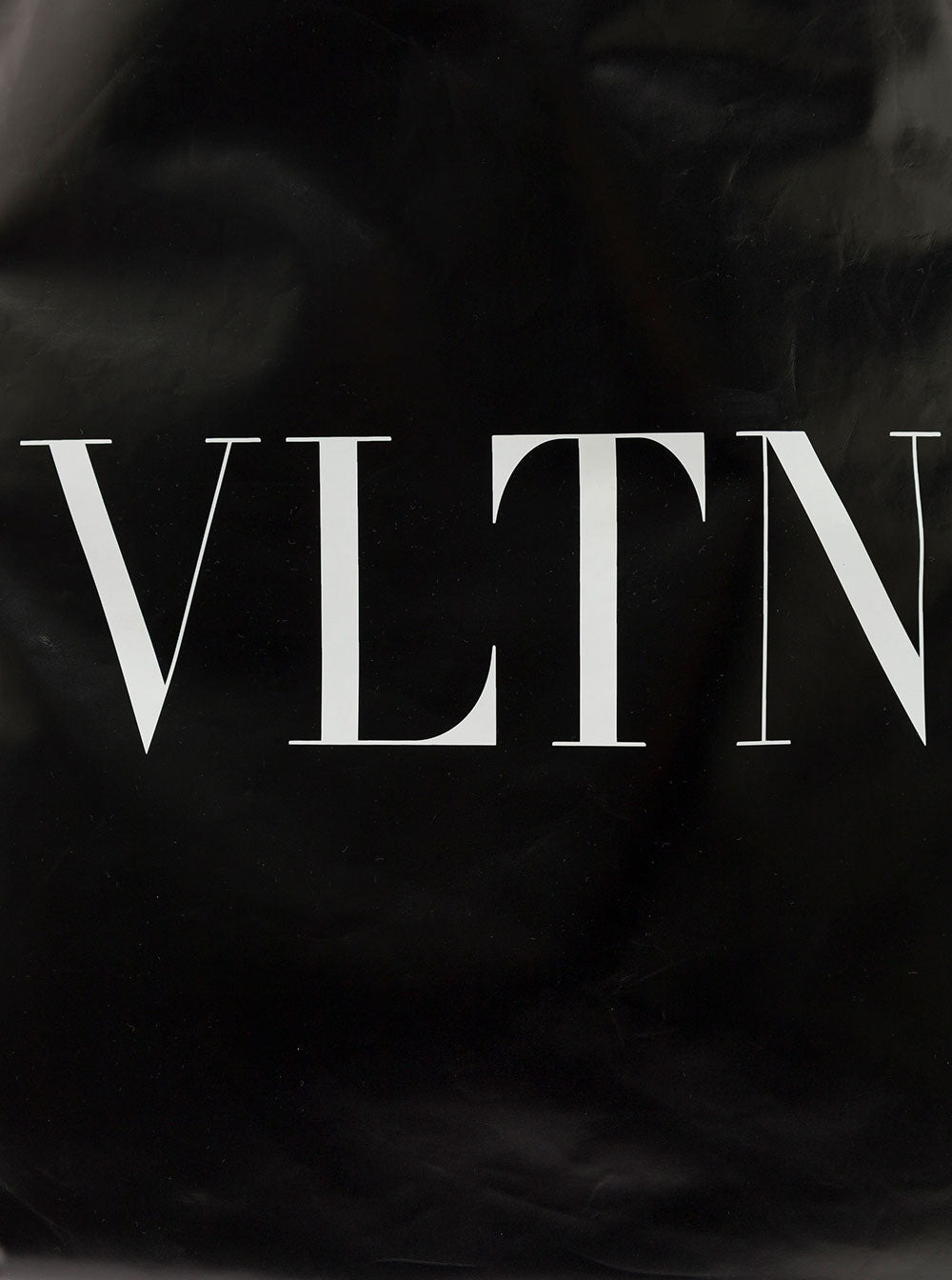 Valentino Garavani Men Black Backpack With Drawstring And Contrasting Vltn Print In Patent Leather M - 3