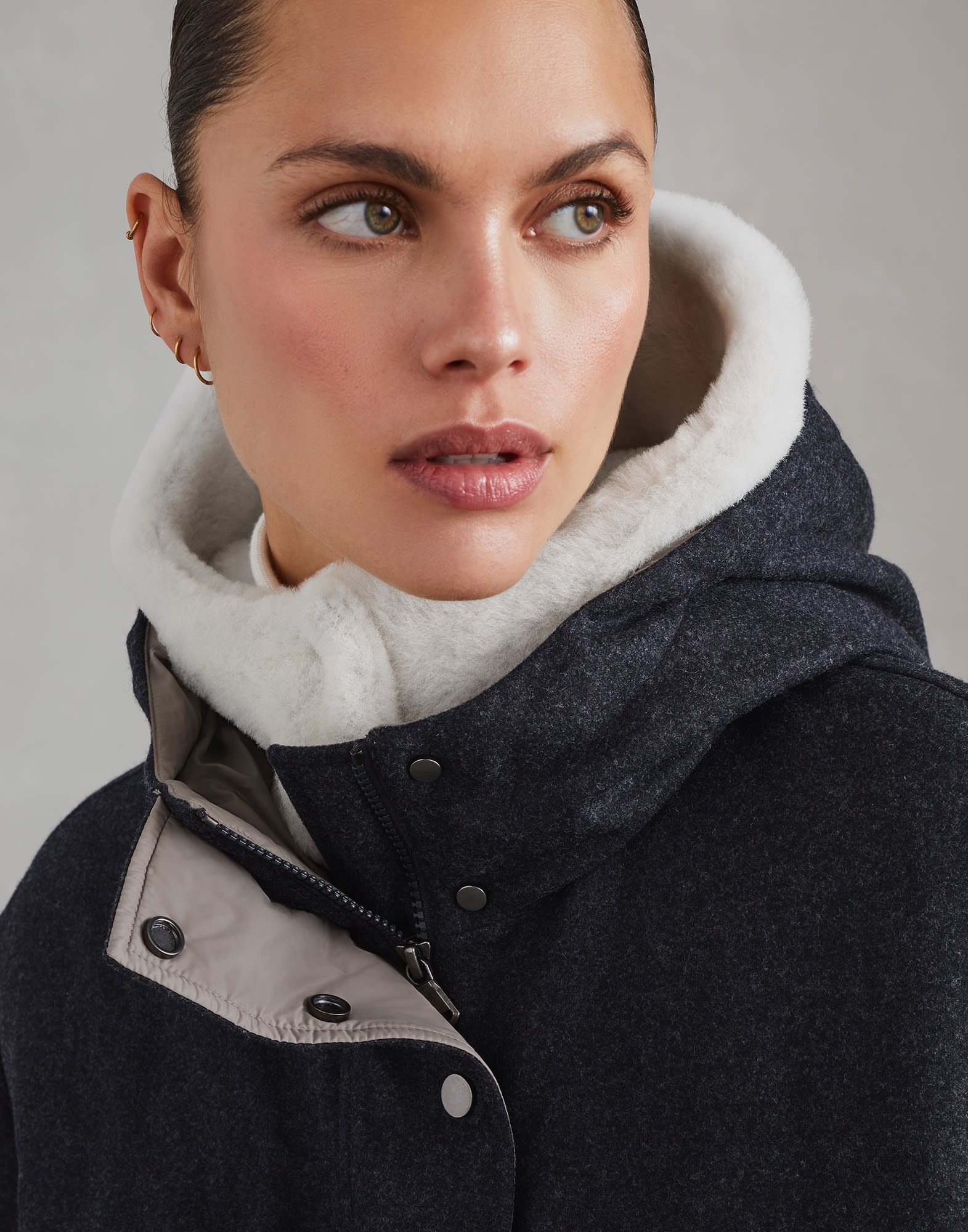 Virgin wool flannel down parka with detachable shearling insert and shiny zipper pull - 3