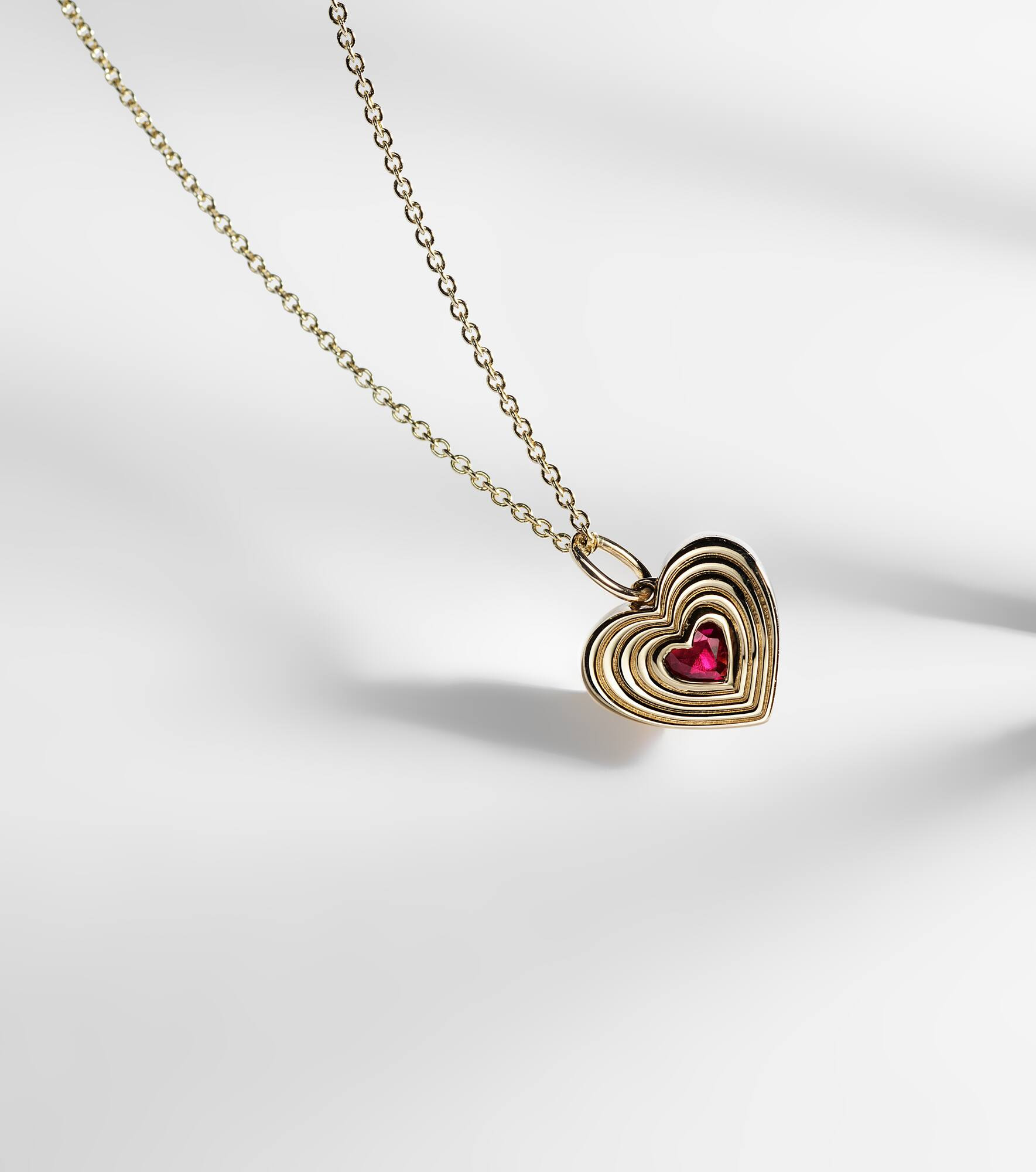 Fluted Heart 14kt gold chain necklace with ruby - 5