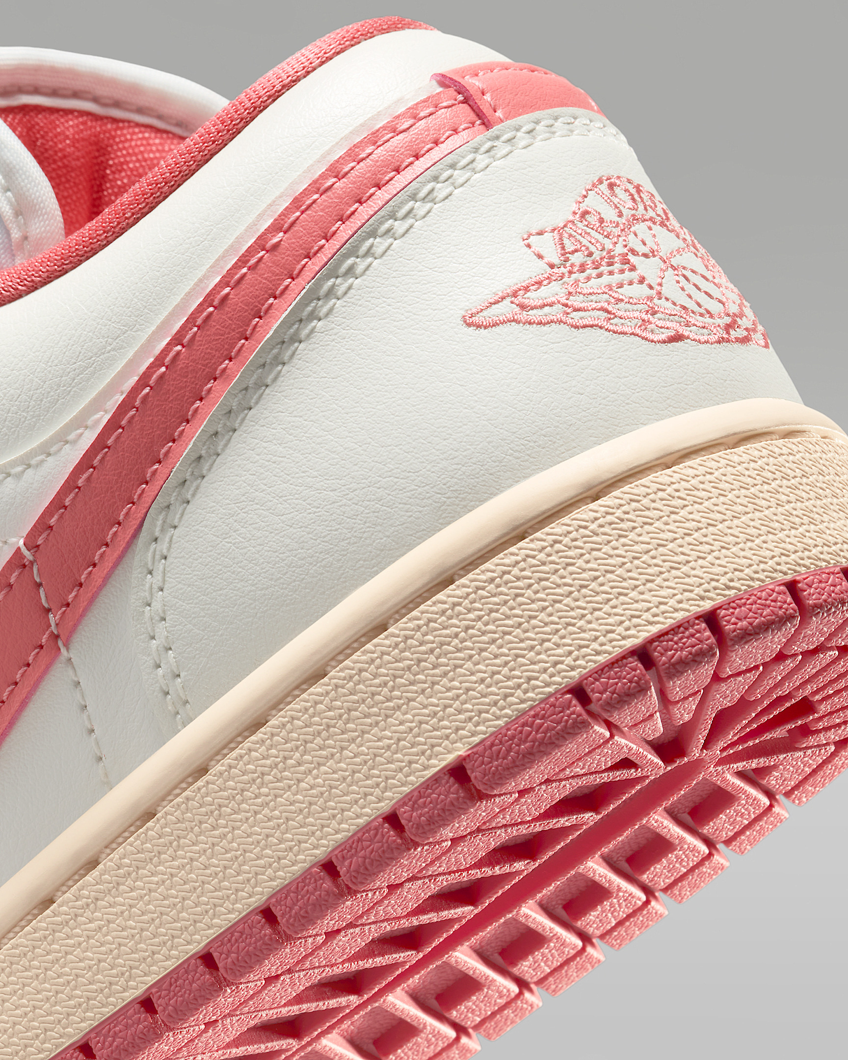 Air Jordan 1 Low Women's Shoes - 8