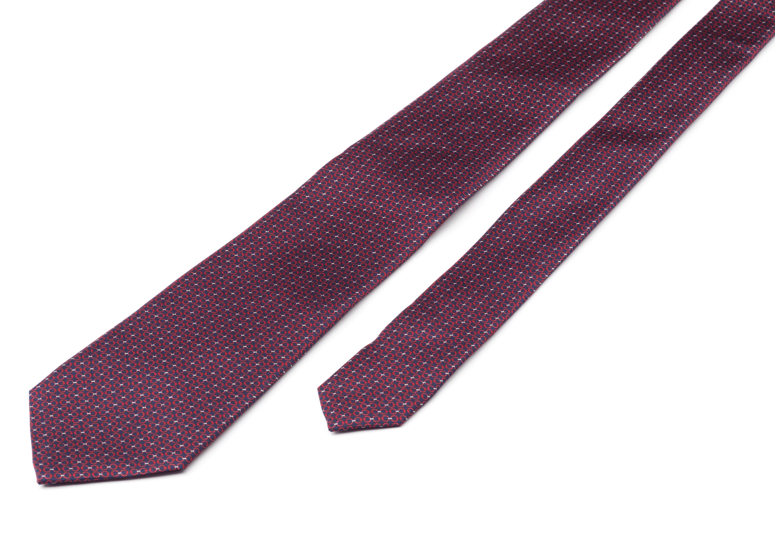 Chain print tie
Printed Silk Twill Navy - 2
