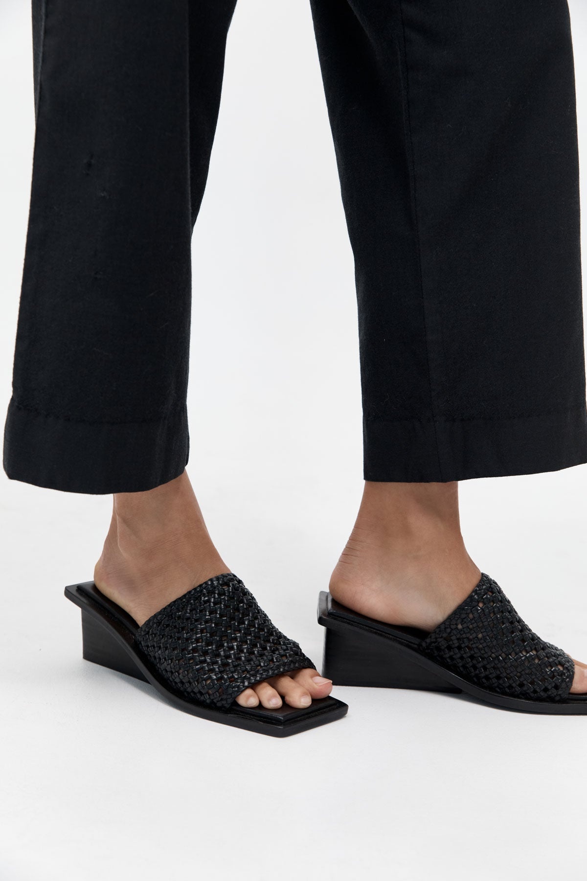 90s Macrame Wedge Heel - Black - 4