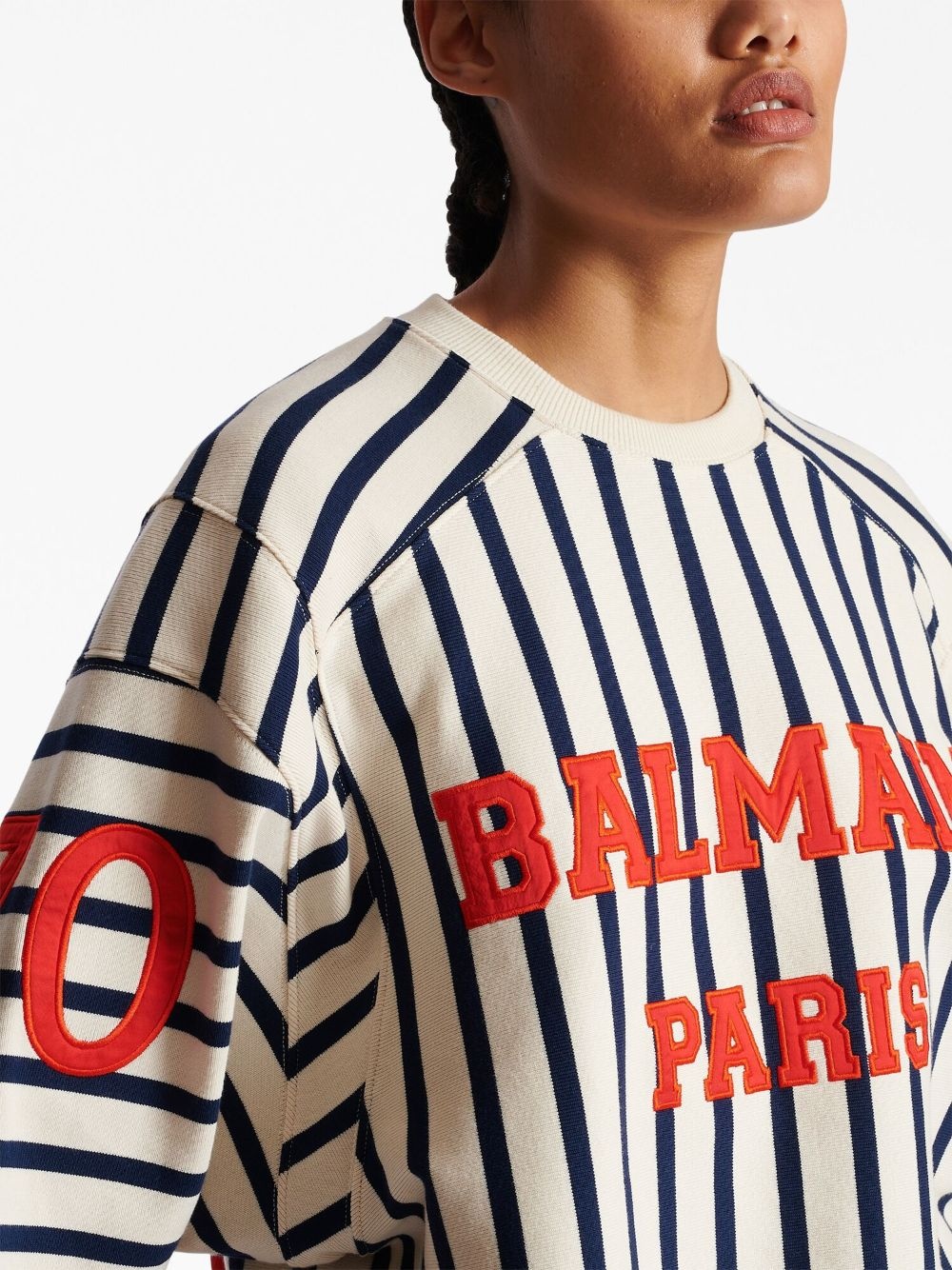 logo-embellished cropped baseball T-shirt - 6