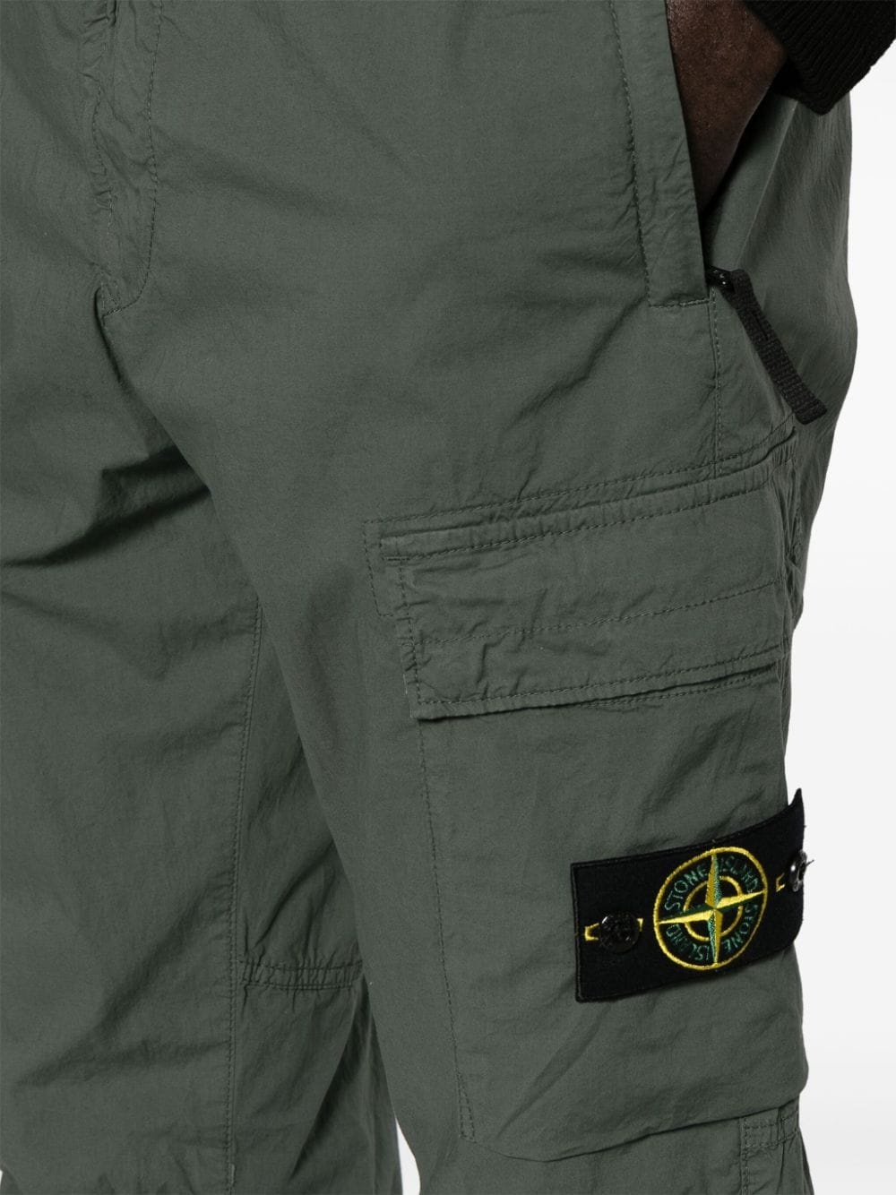 Compass-badge tapered cargo trousers - 5