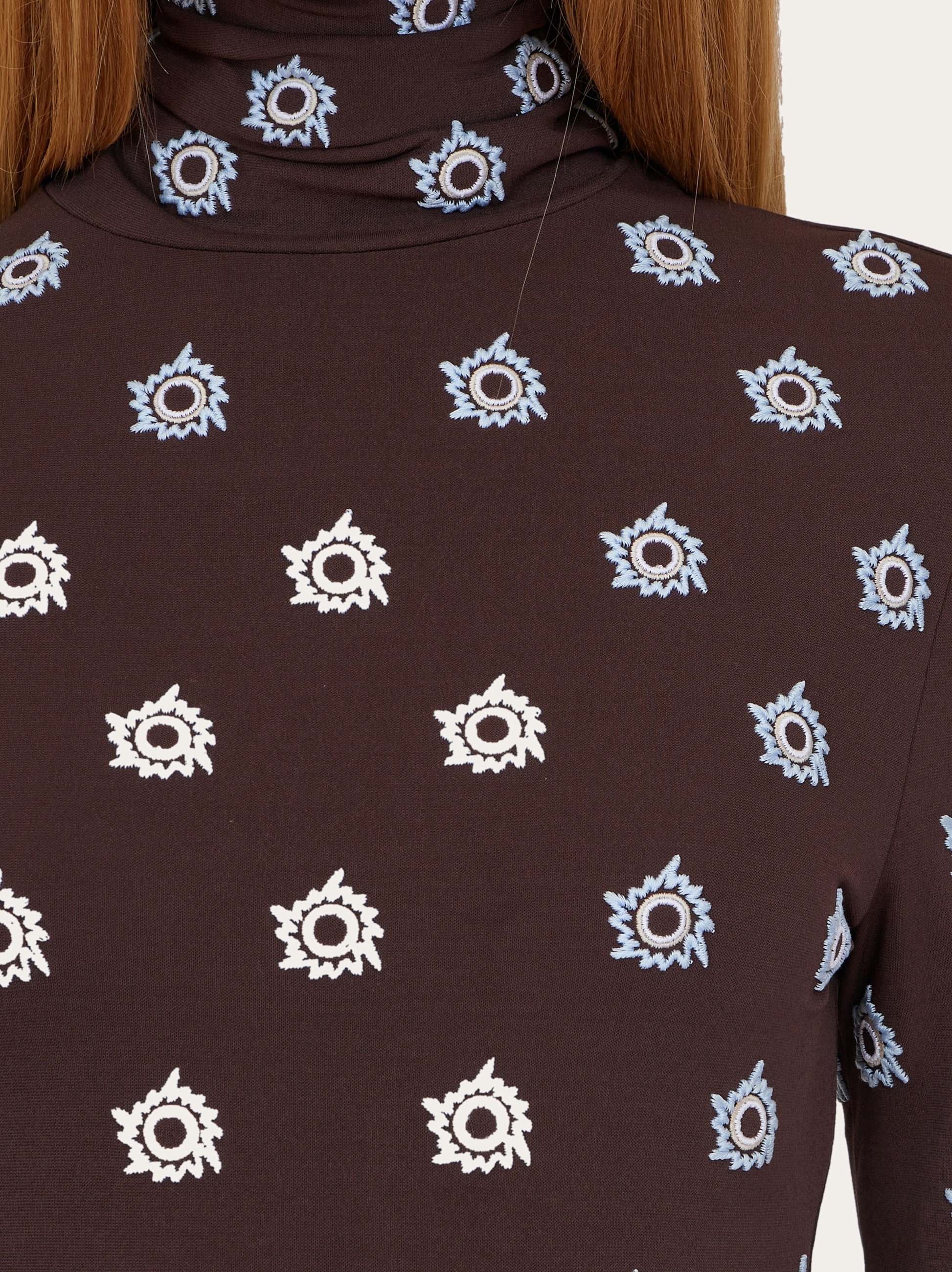Embroidered turtleneck - 4
