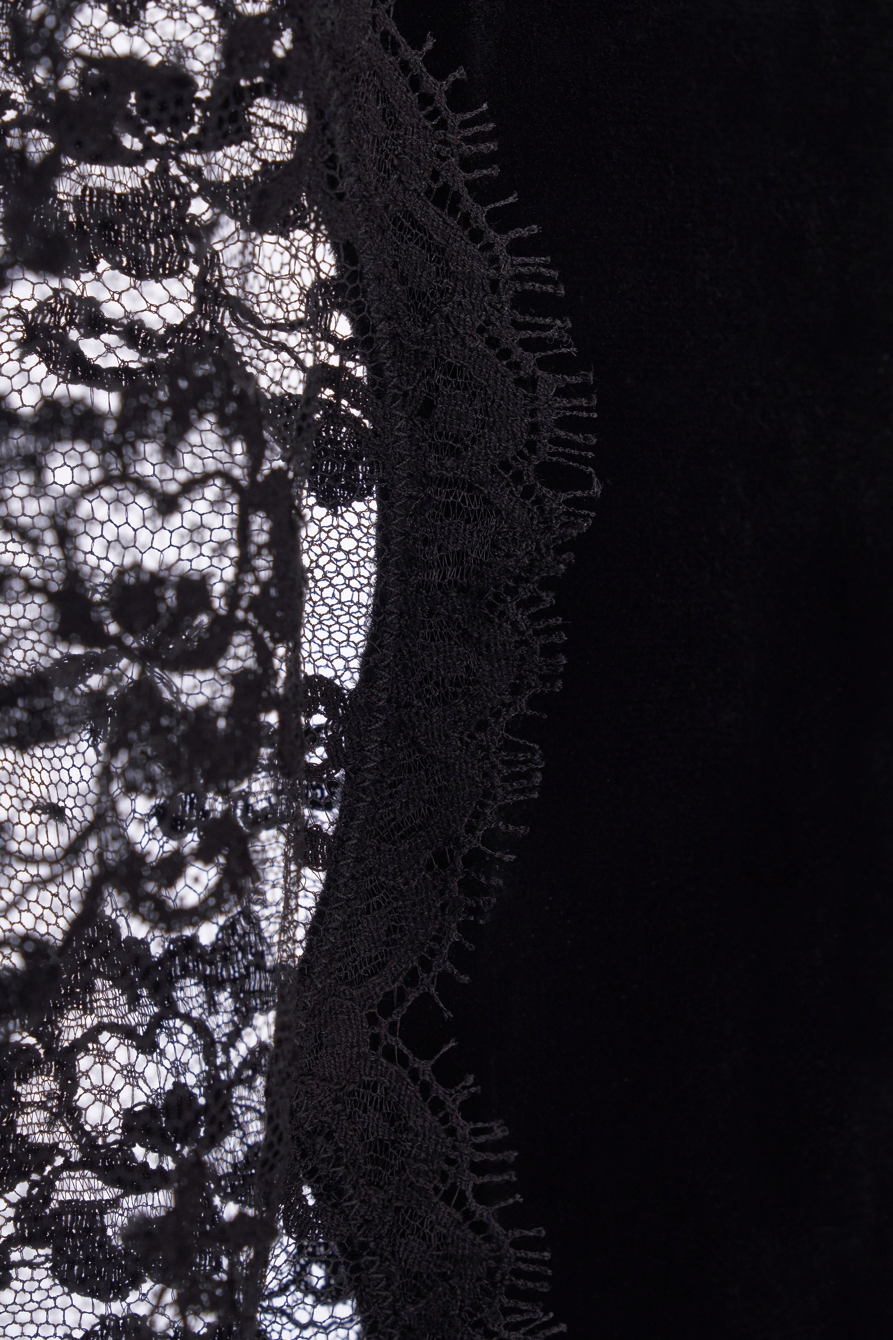 OPEN BACK VELVET EVENING DRESS WITH LACE INTARSIA - 3