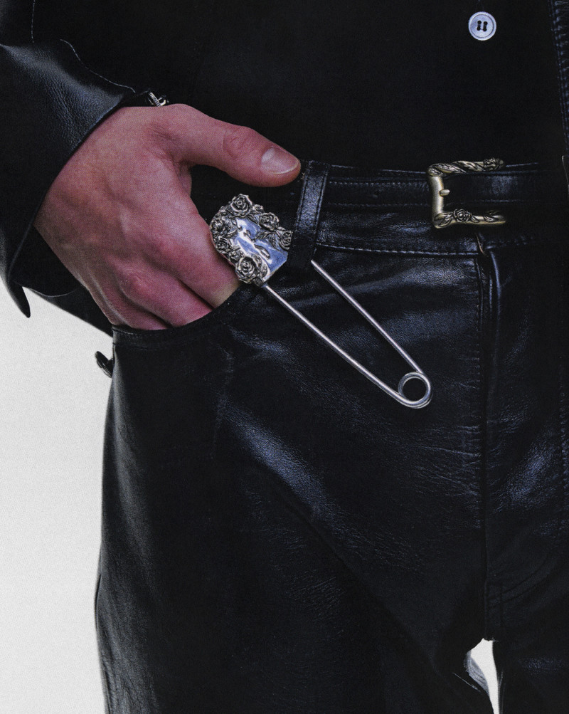 Enfants Riches Déprimés OVERSIZED SAFETY PIN outlook