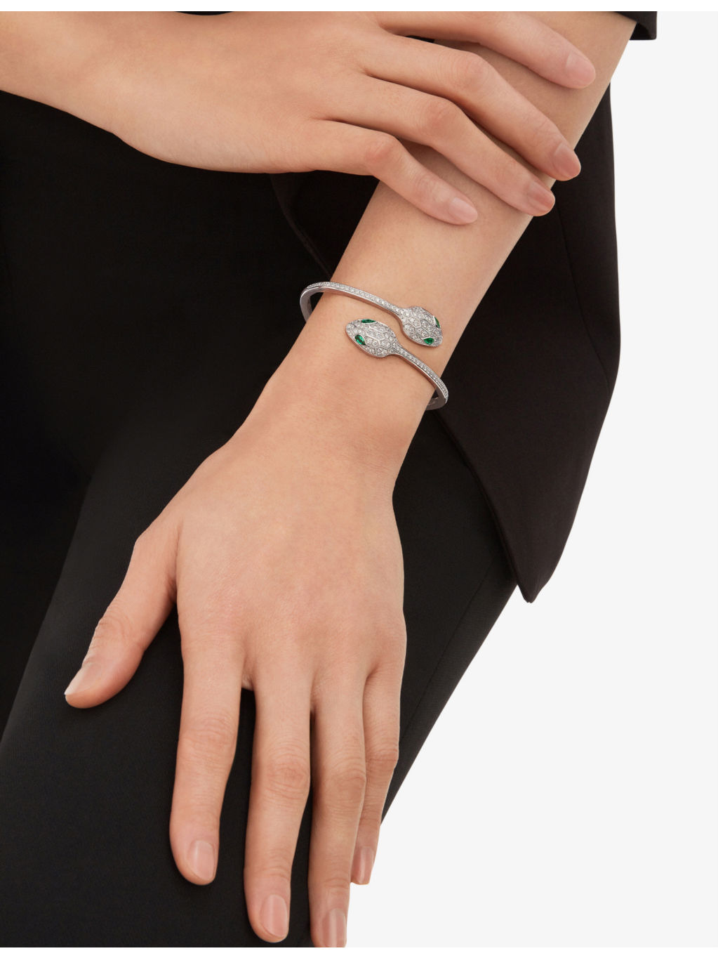 Serpenti 18ct white-gold and 1.72ct brilliant-cut diamond bangle bracelet - 3