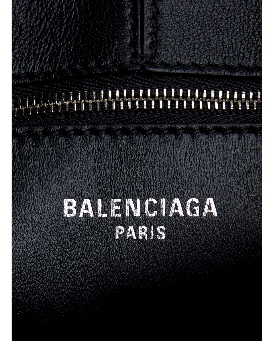 直営店☆BALENCIAGA☆ LOCKER HOBO ショルダーバッグ/Medium BALENCIAGA | Medium Locker Leather Hobo Bag | Women | Lane