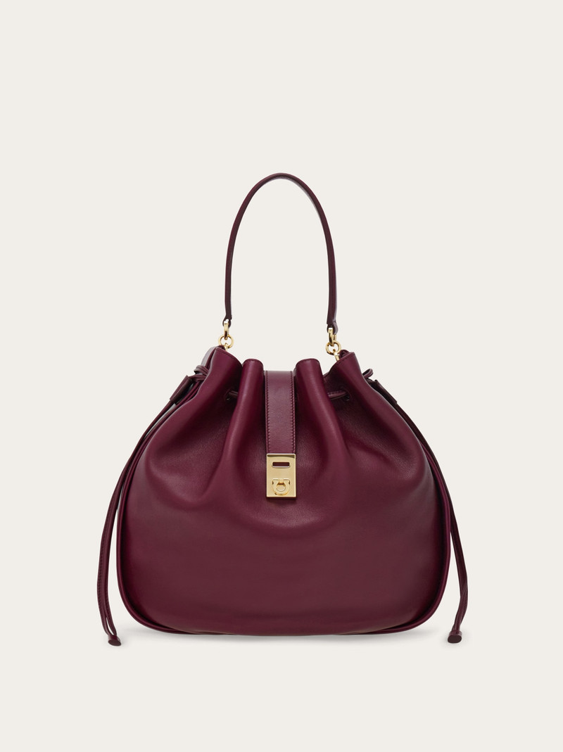 Hug bucket bag 1