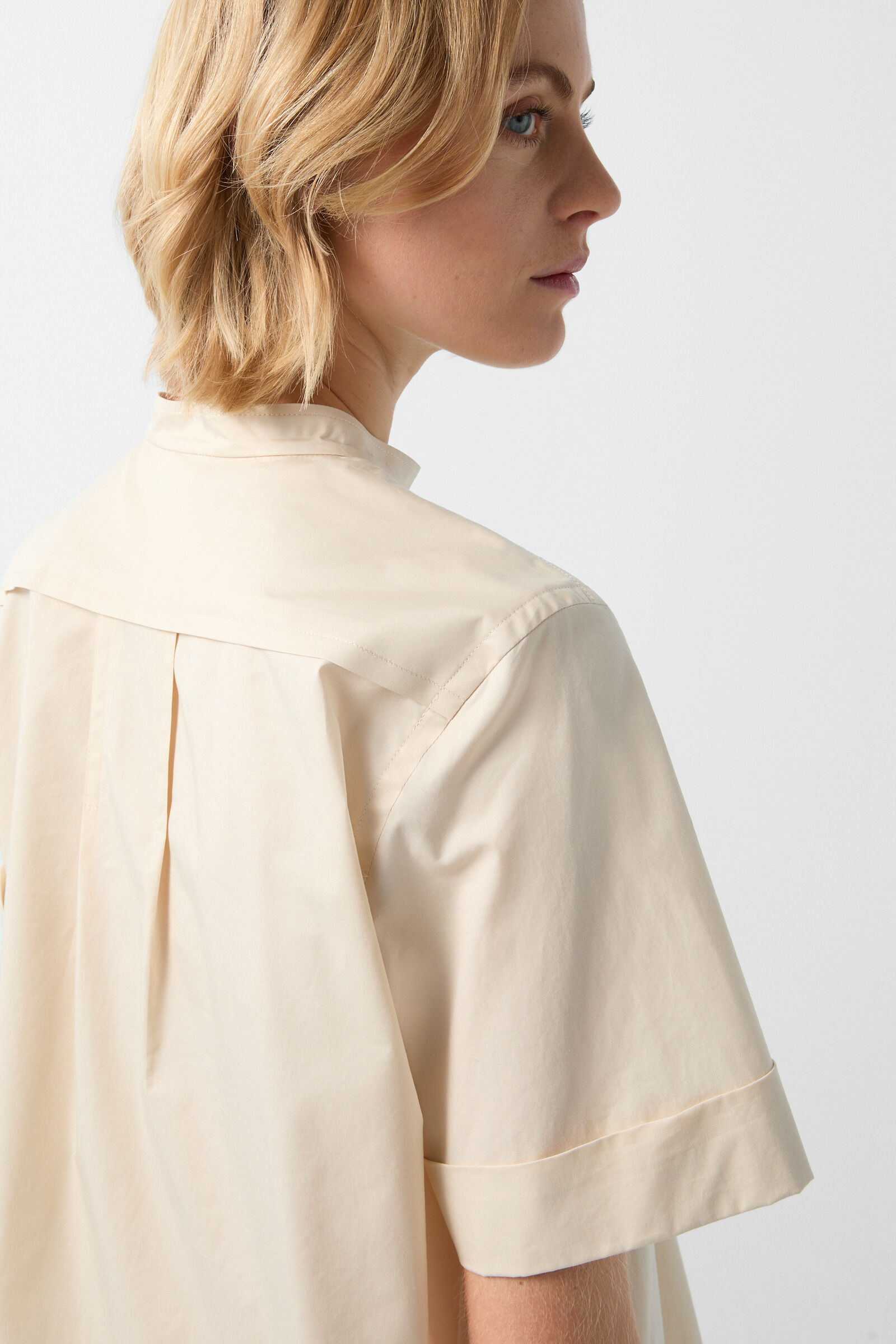 Avril Short-sleeve blouse in Sand - 5
