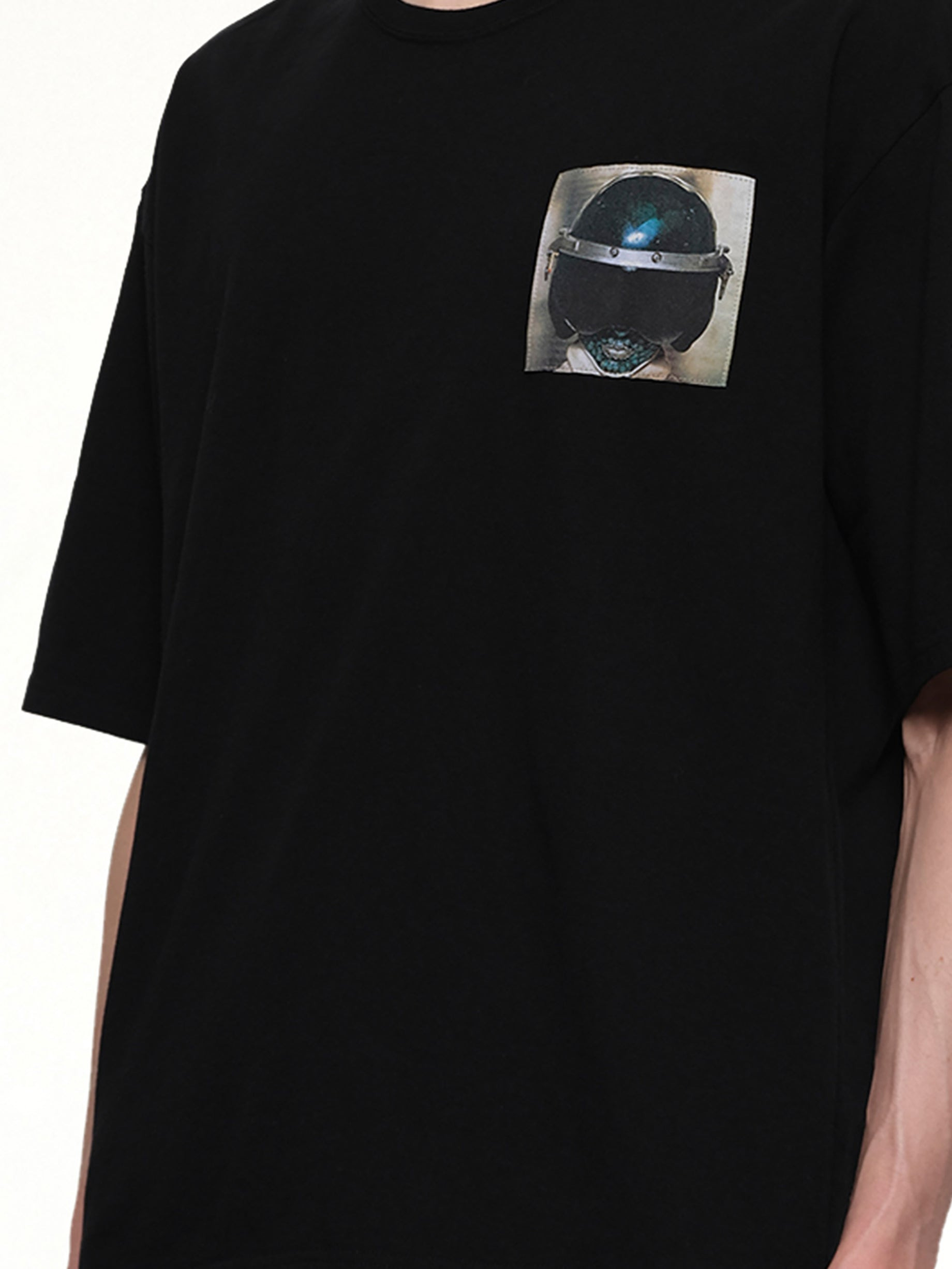 Heldon T-Shirt in Black - 6