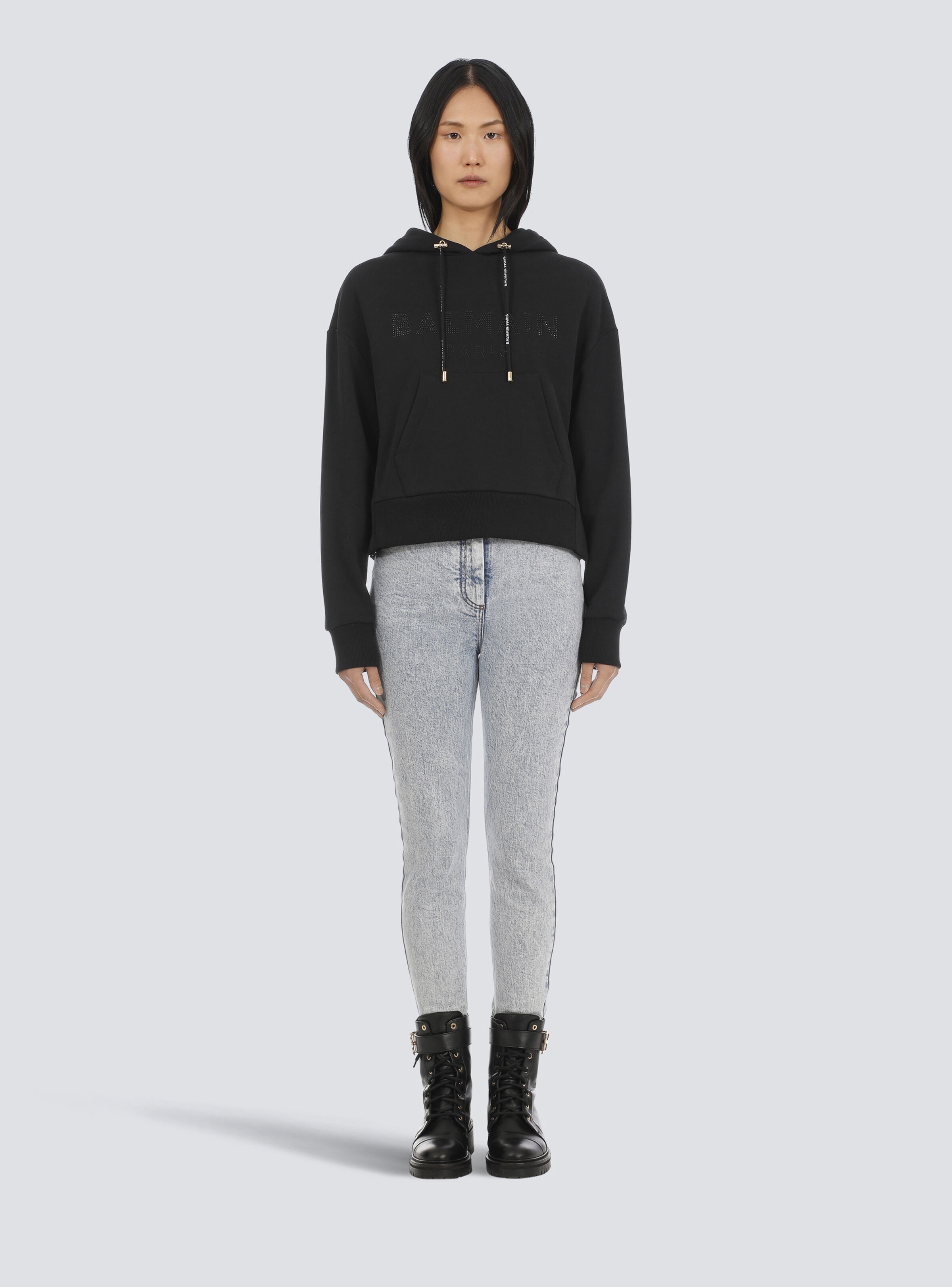 Cropped eco-designed cotton sweatshirt with rhinestone Balmain logo - 4