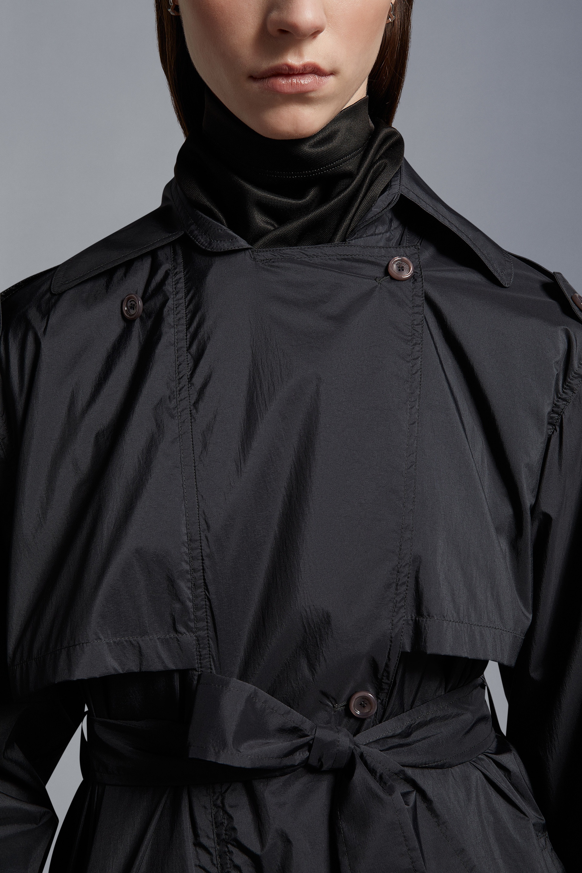 【MONCLER】Devaトレンチコート ダブルブレスト ロゴパッチ Moncler Deva Belted Trench Coat | Black | FARFETCH