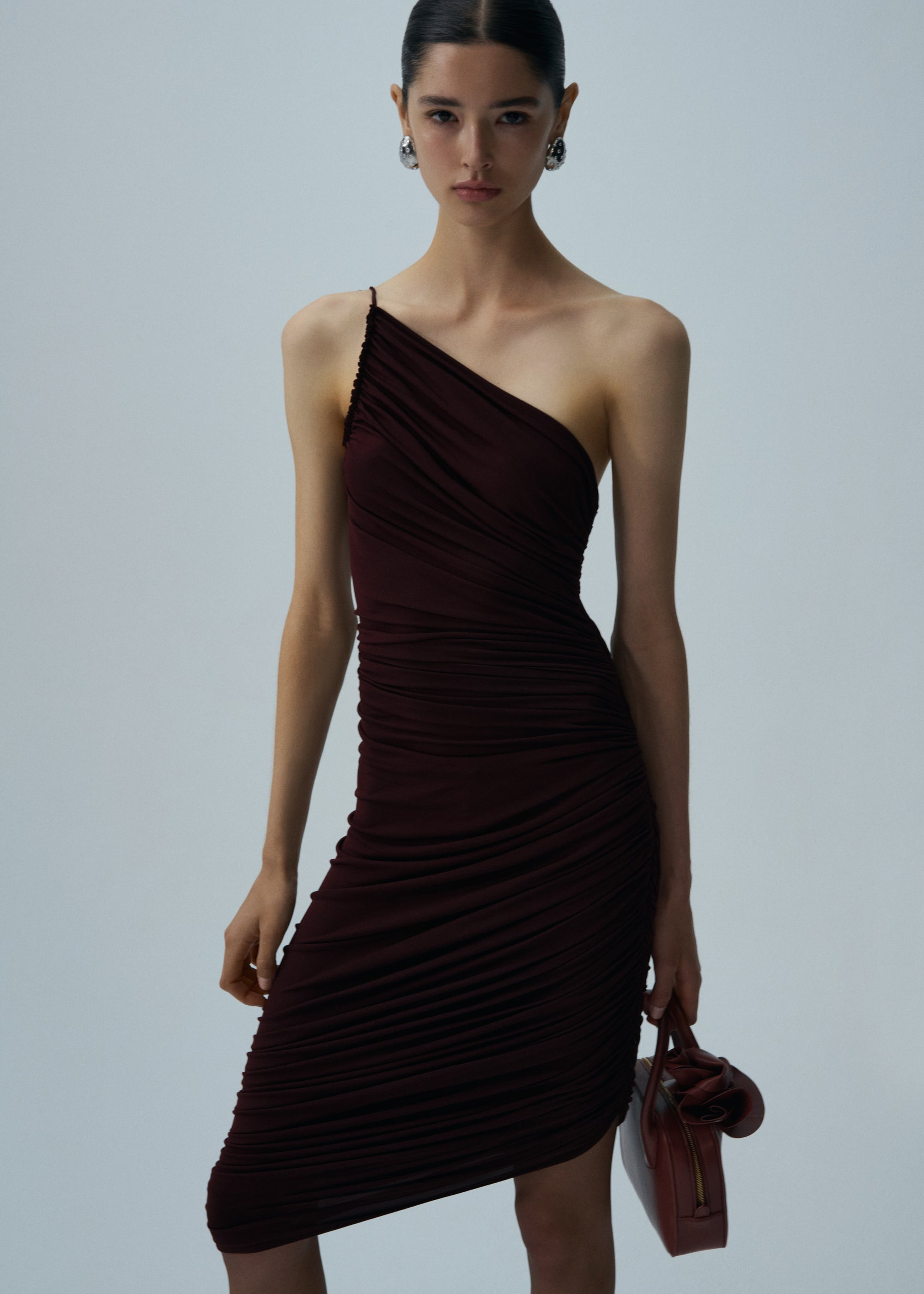 Asymmetrical draped midi dress in bordeaux - 4