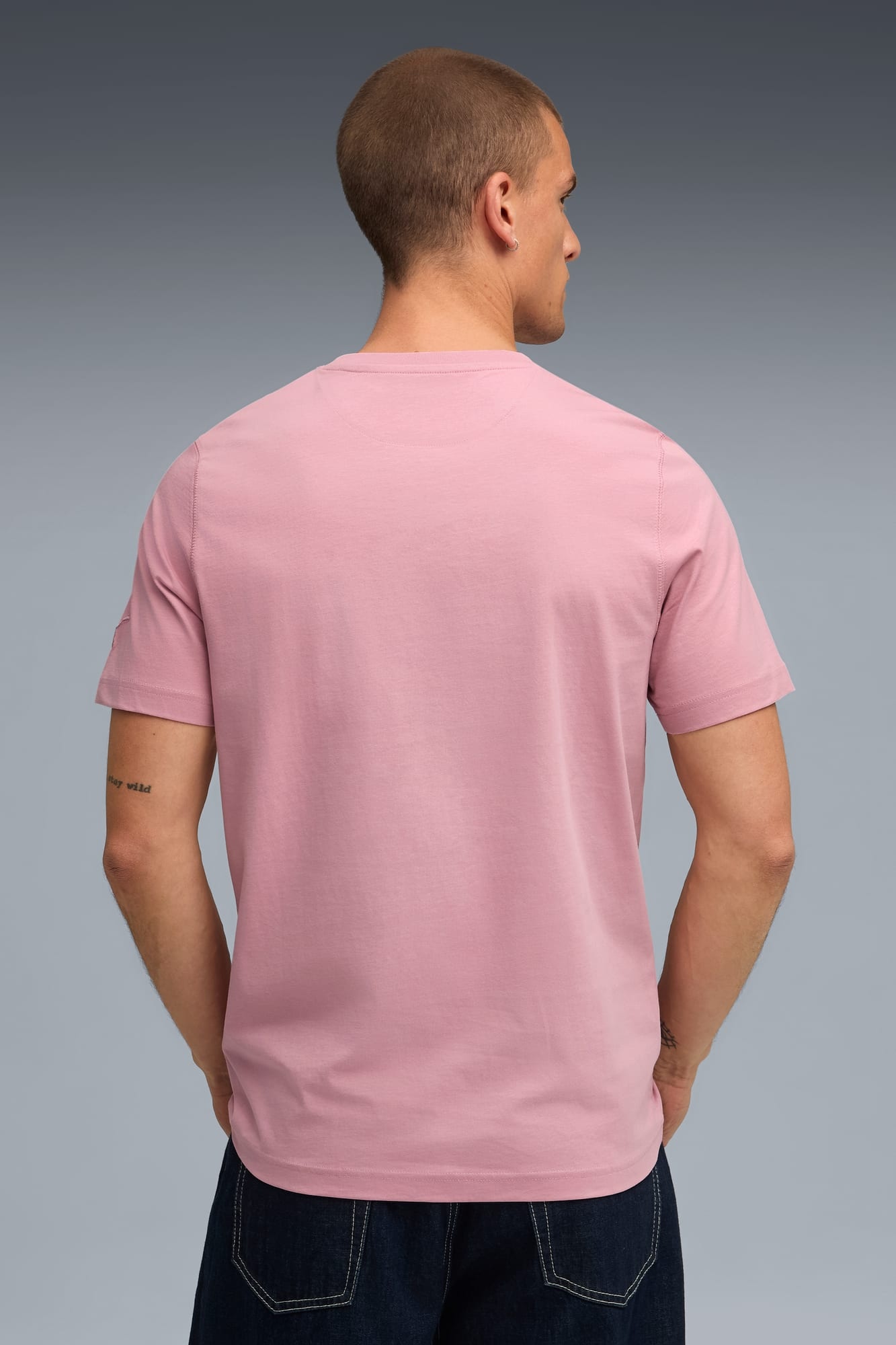 WARDROBE ESSENTIALS Suede Logo Men's Tee - 4