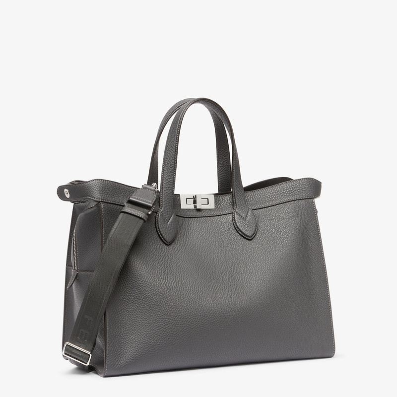 Peekaboo ISeeU Forty8 bag made of black Cuoio Romano leather. Roomy compartment with double-slider z 3