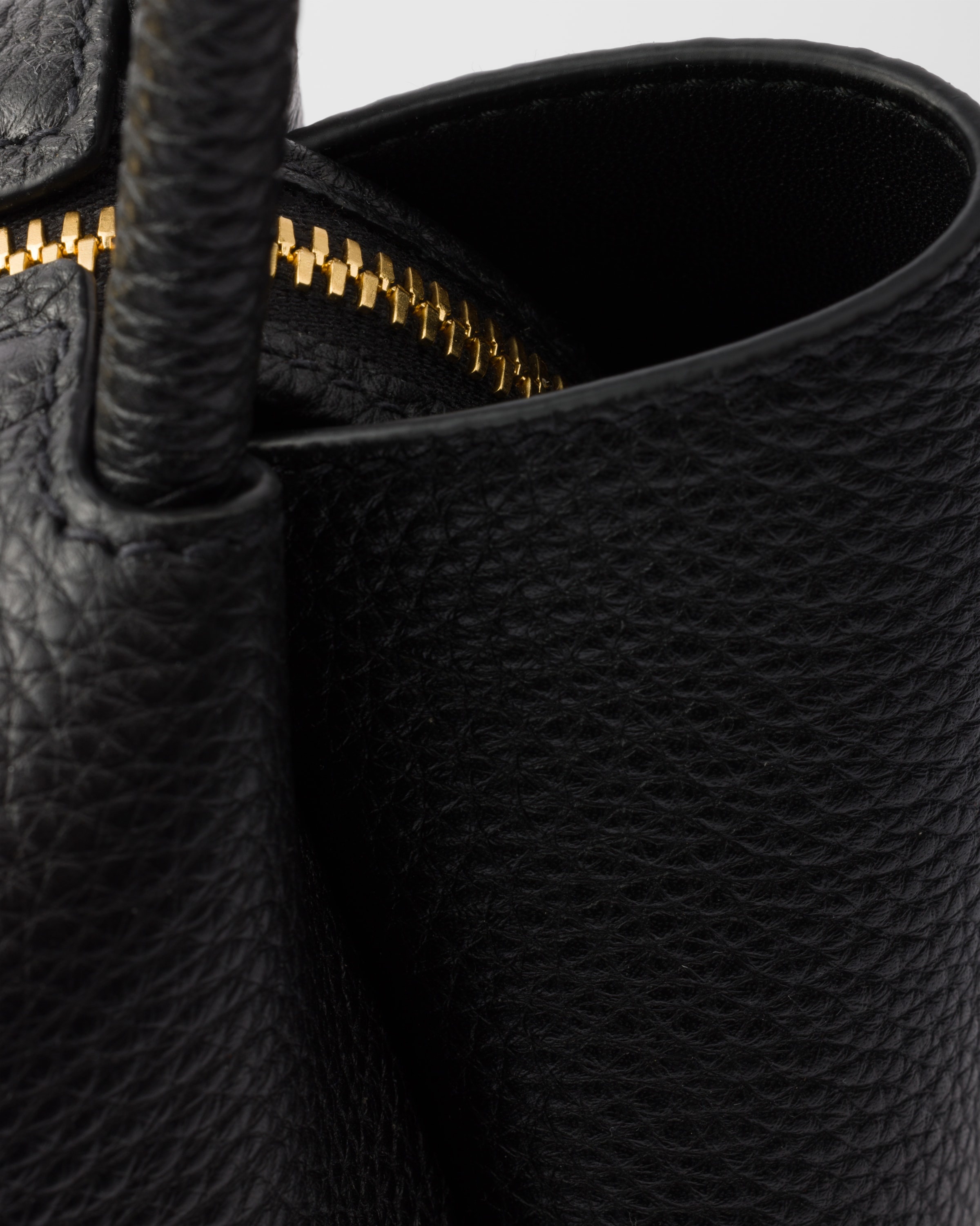 Small leather bag - 6