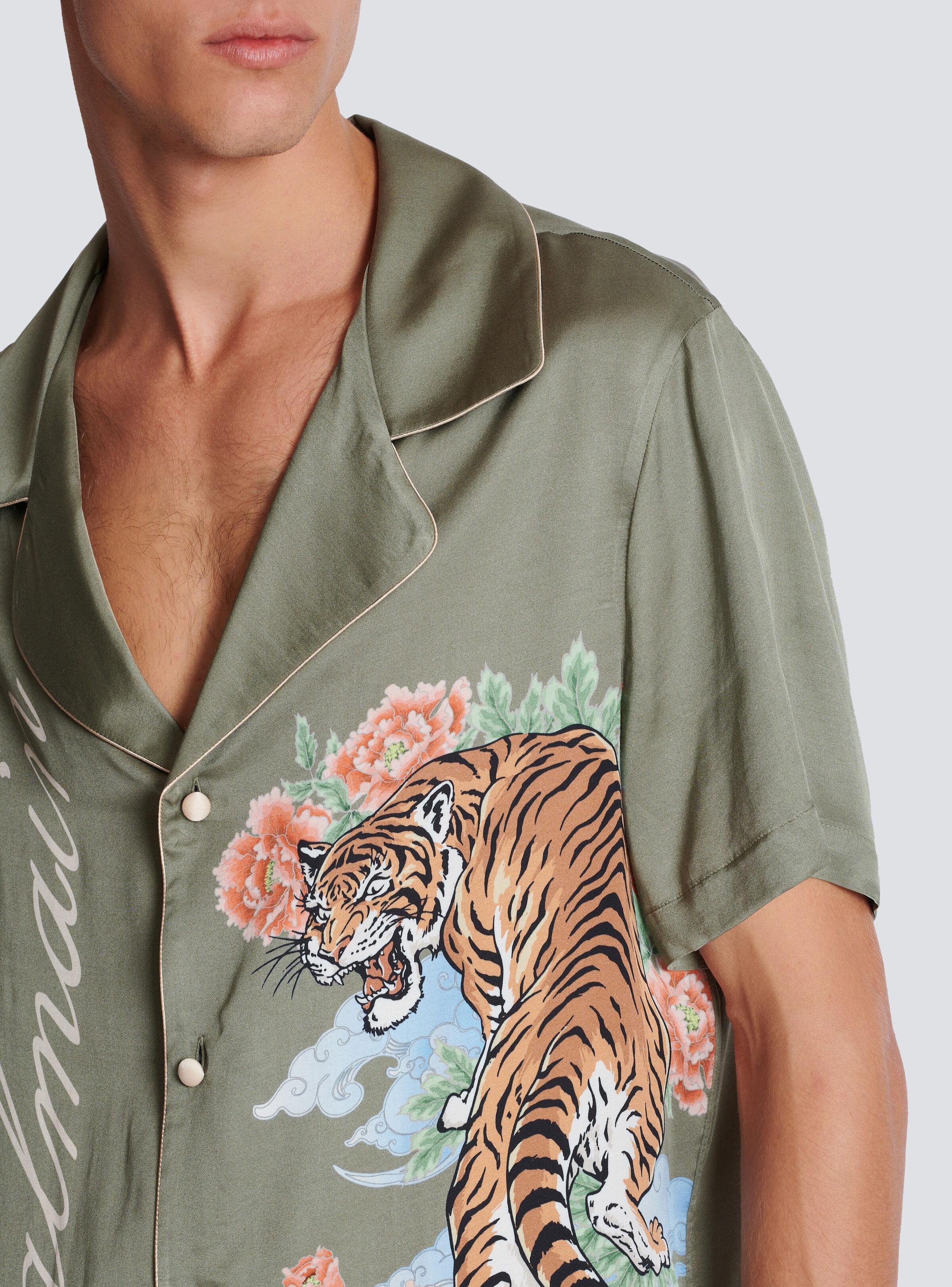 Short-sleeved satin shirt with Tiger print - 8