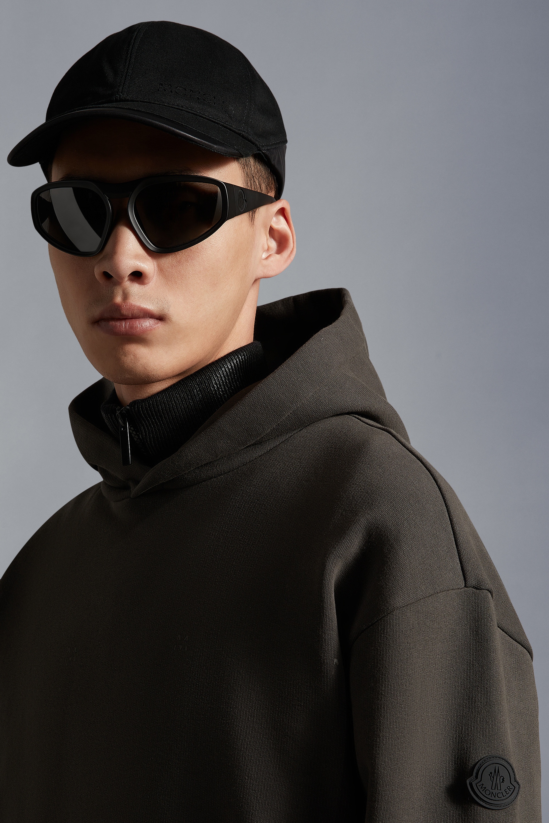 【関税/送料無料】MONCLER*Graphic Printed Long-Sleeved Hoodie Moncler Graphic Print Hoodie | REVERSIBLE