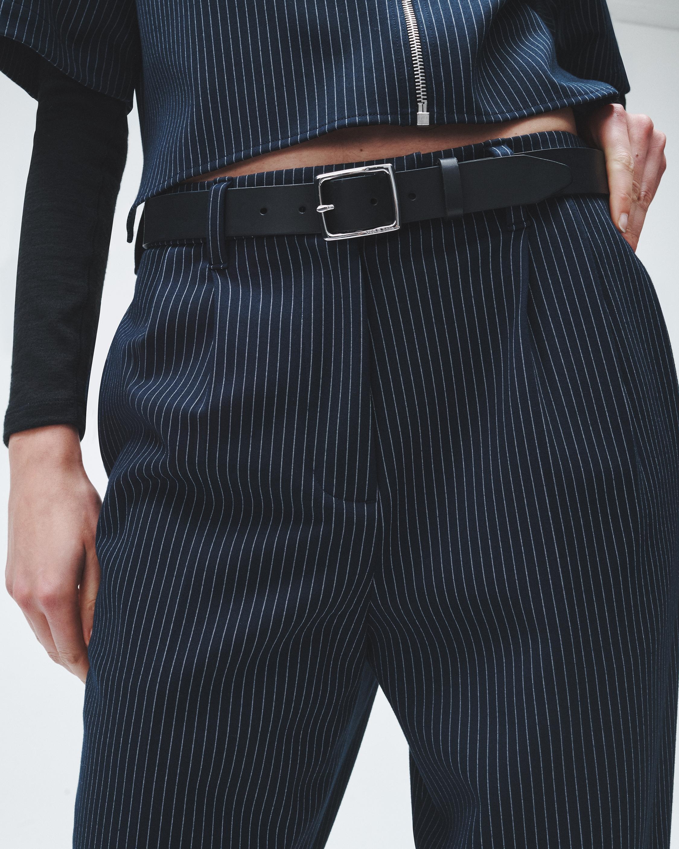 Marianne Ponte Pant
Relaxed Fit - 6