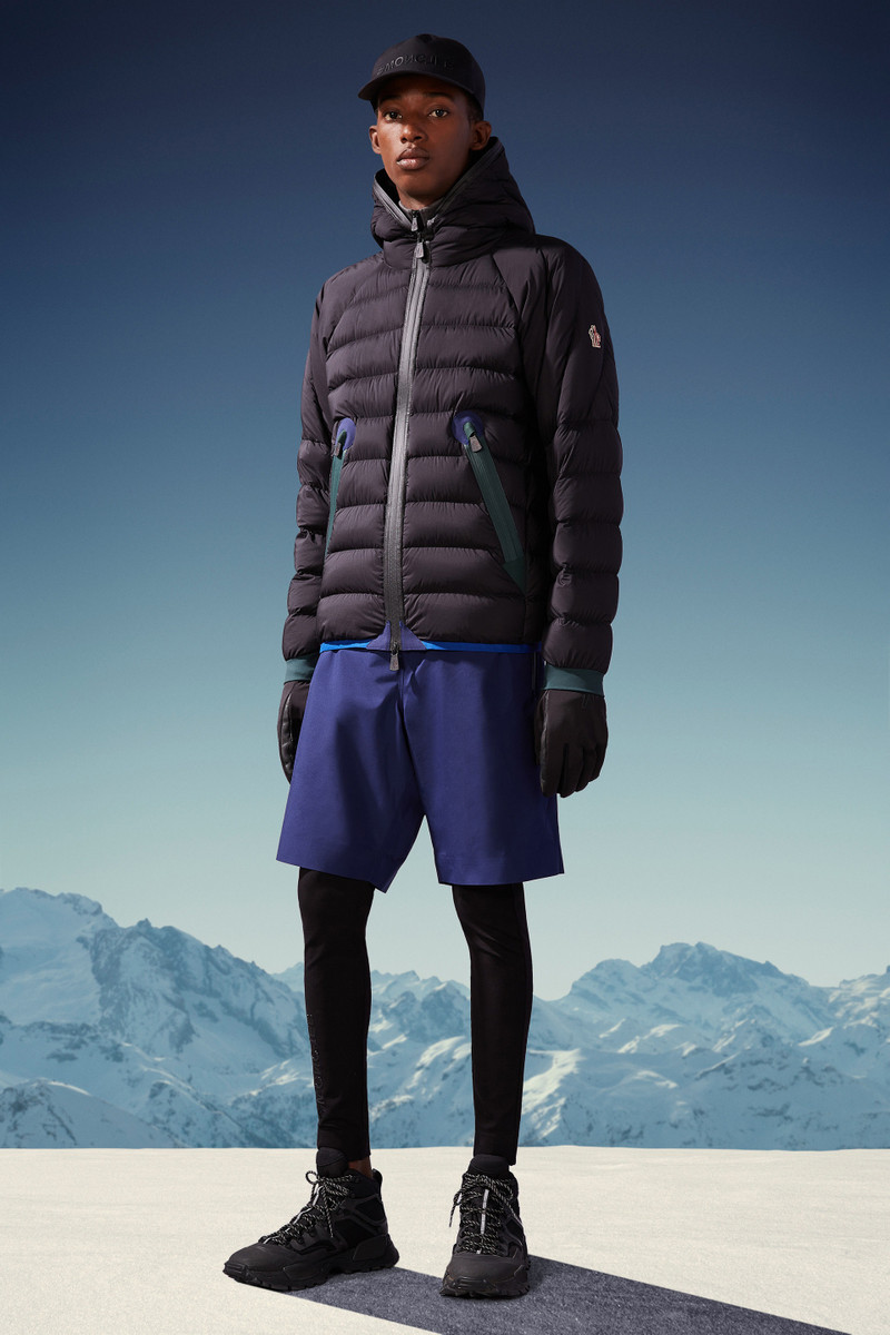 Moncler Barnave Short Down Jacket outlook