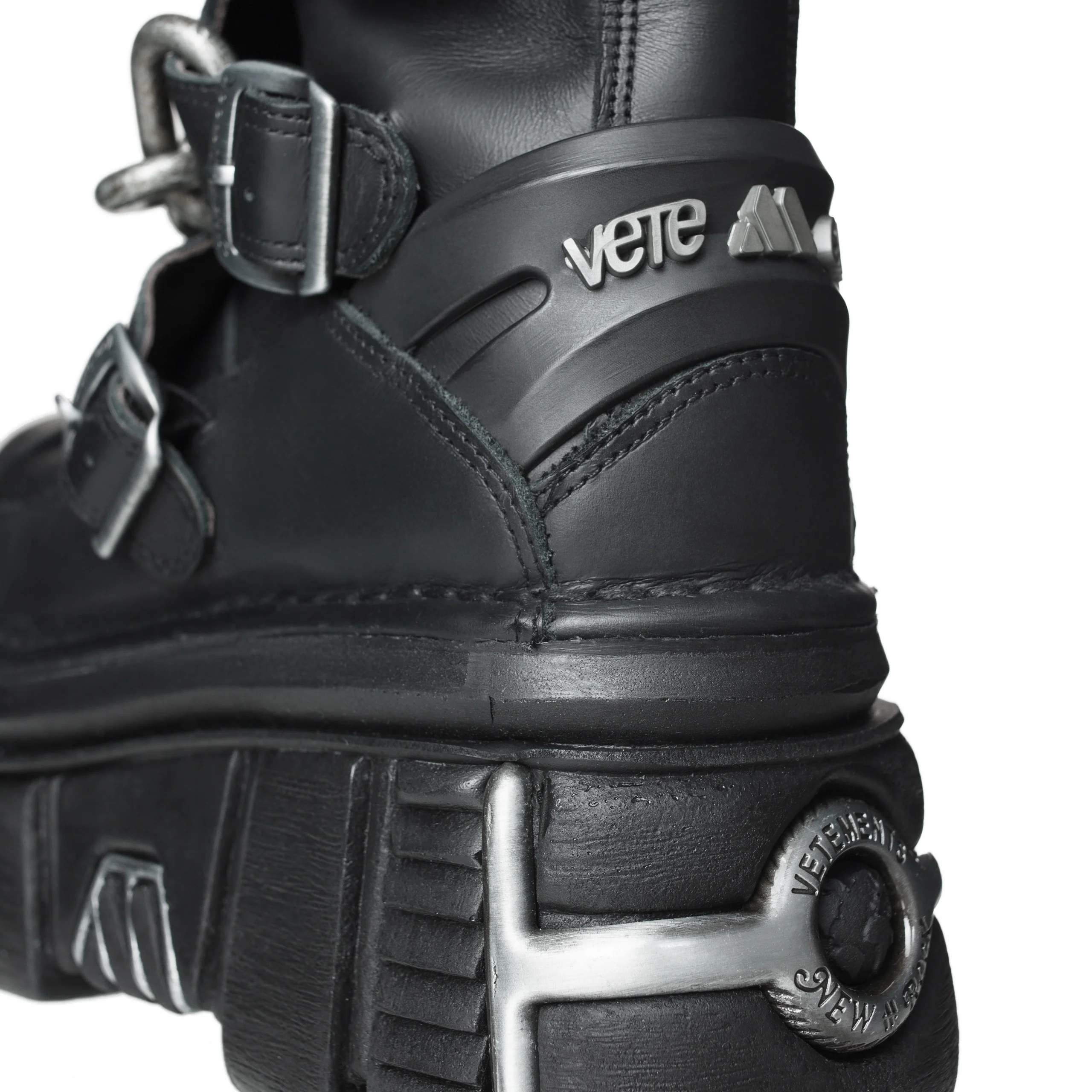VETEMENTS VETEMENTS X NEW ROCK CHAIN LINK BOOTS | REVERSIBLE