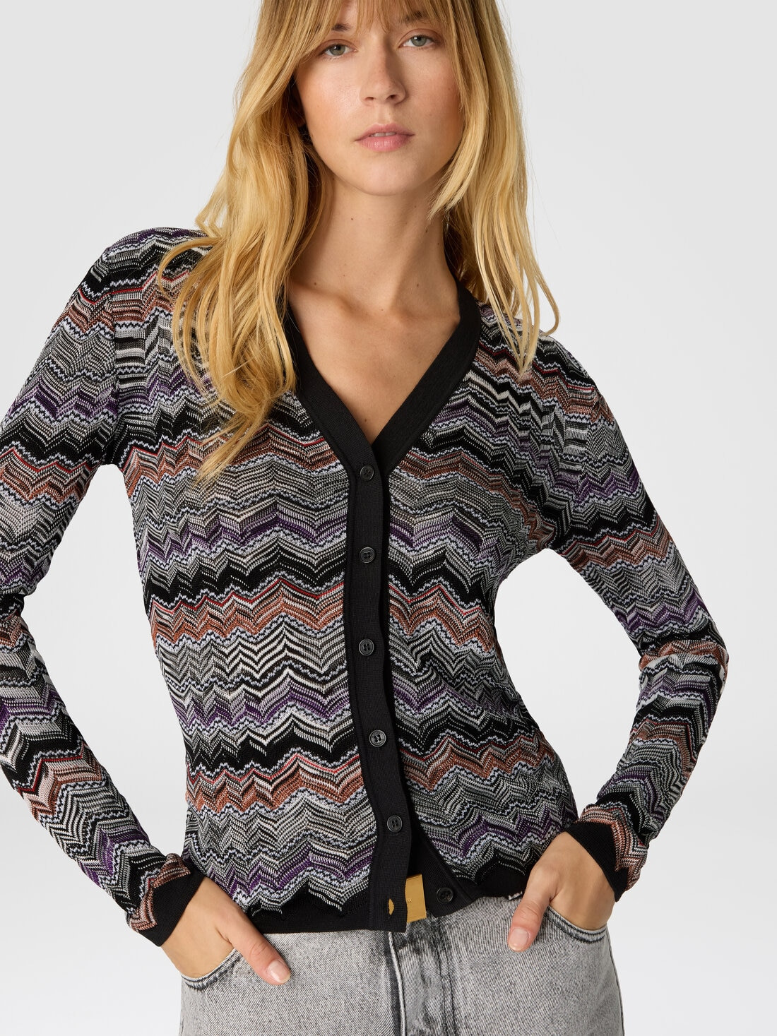 Slim buttoned cardigan with flame chevron pattern - 4