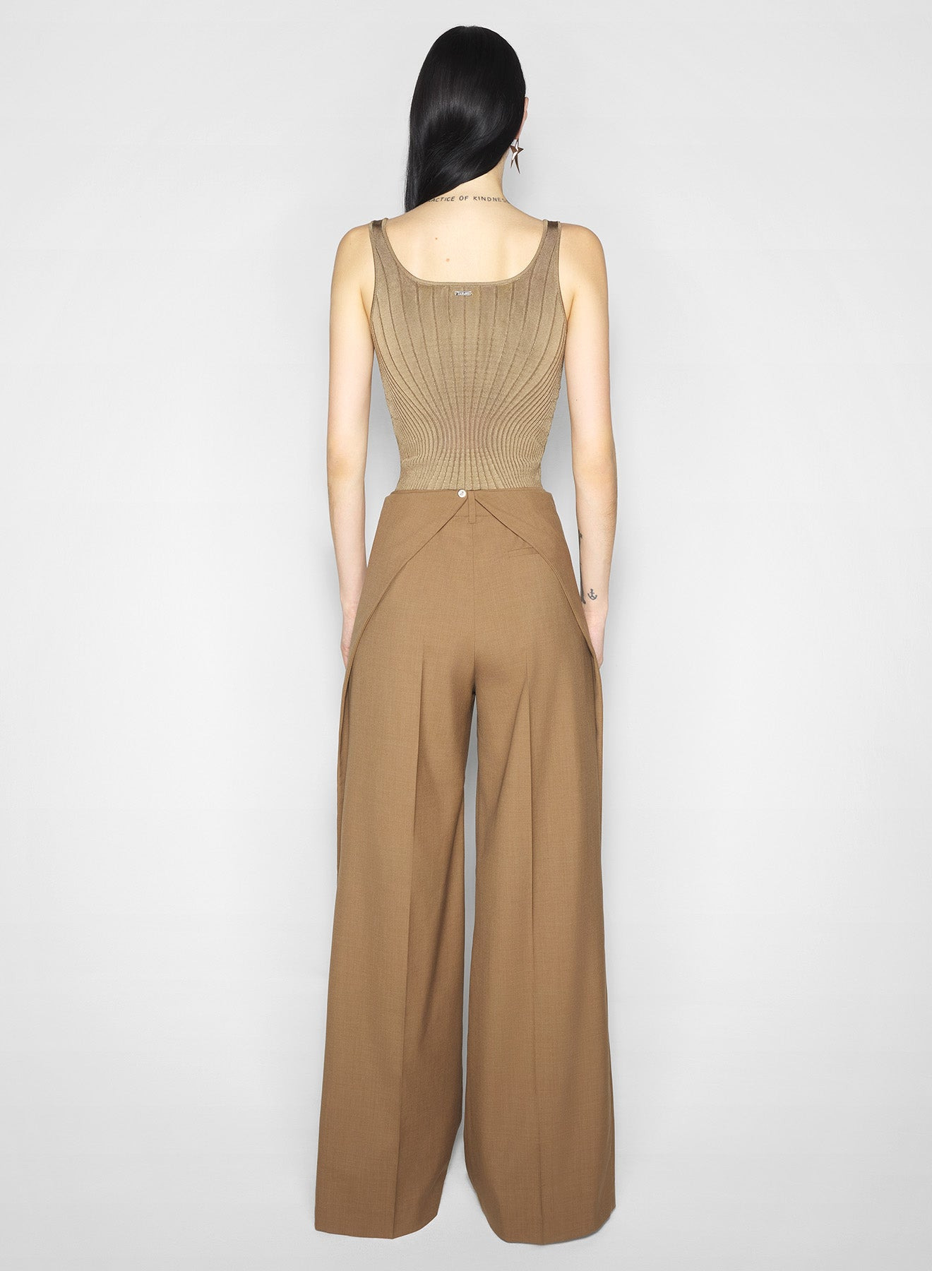 beige sculpting knit tank top - 4
