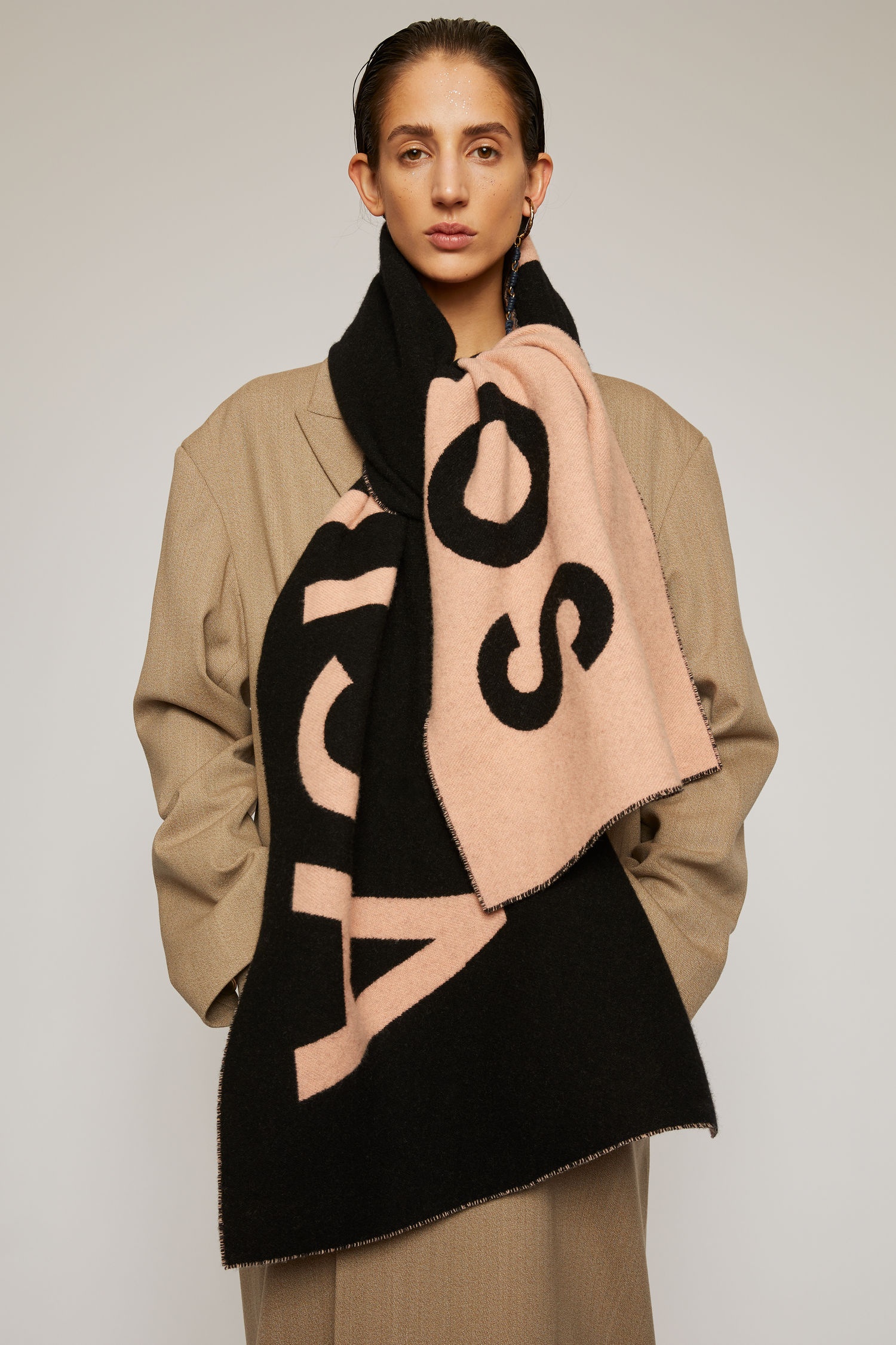 Logo-jacquard scarf pink/black - 5