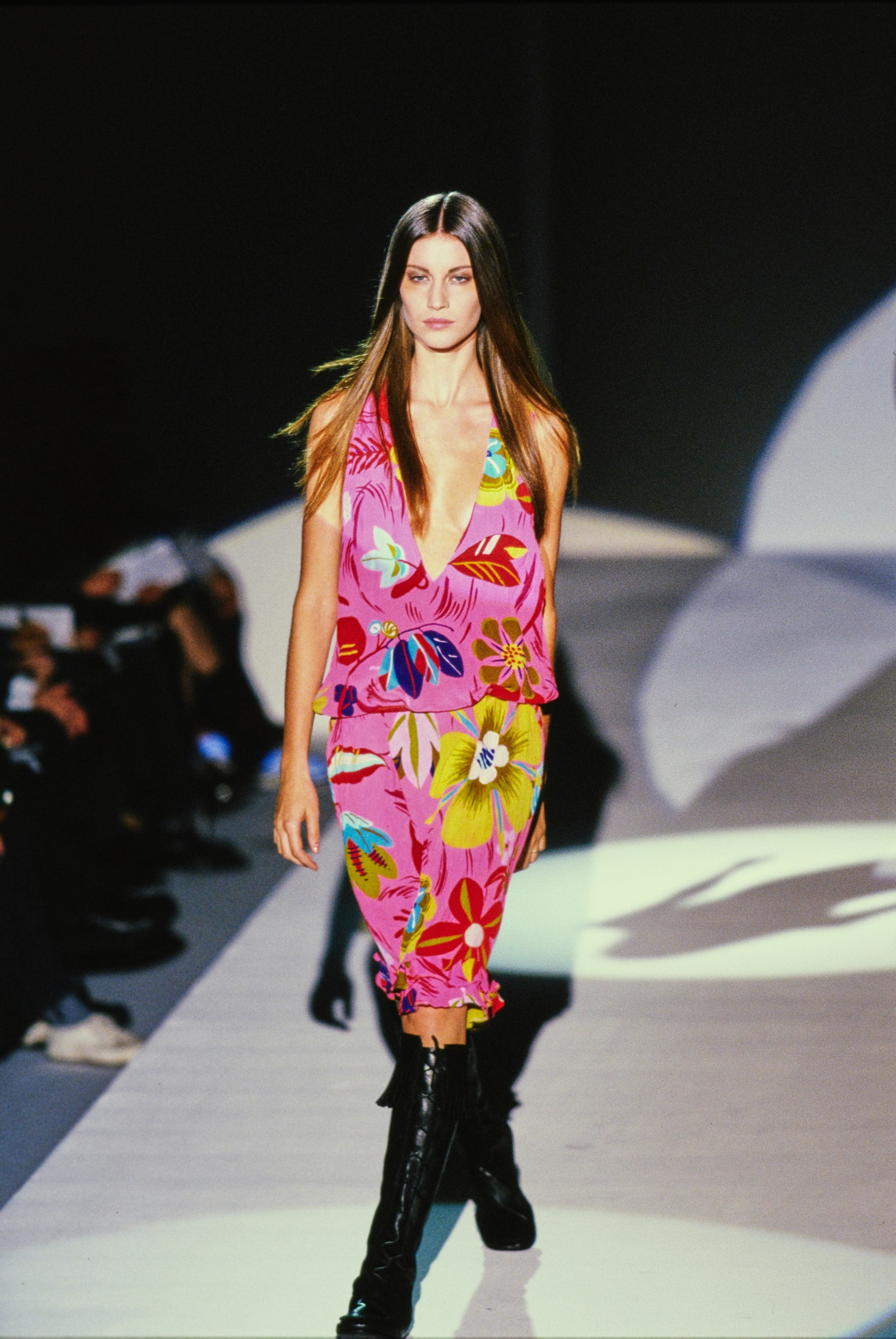 GUCCI Gucci Spring 1999 Tom Ford Iconic Runway Pink Floral Silk Ruffle Blouse Top 40 dusty.archive REVERSIBLE