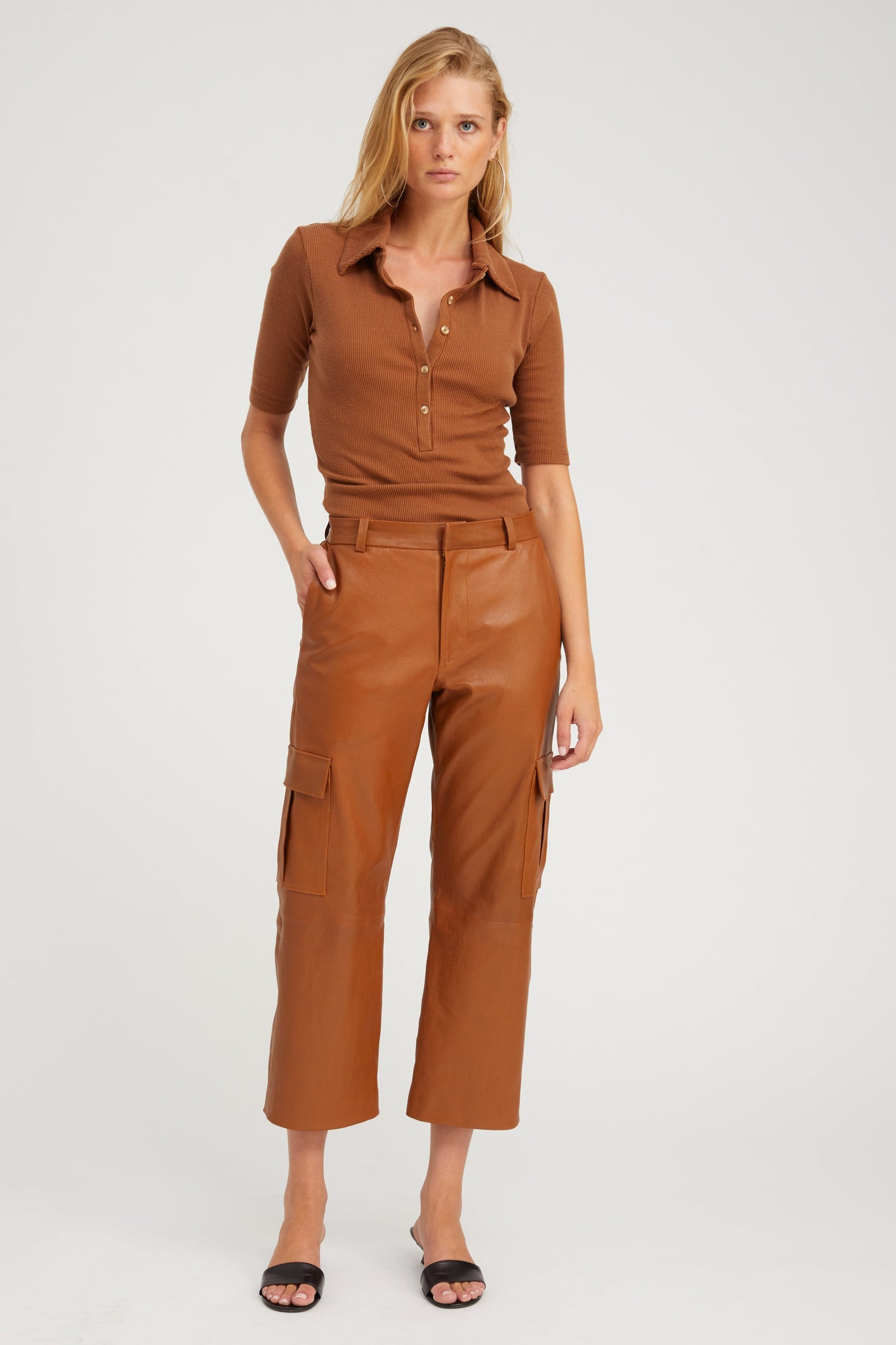 CHESTNUT LEATHER CROPPED CARGO TROUSERS - 2
