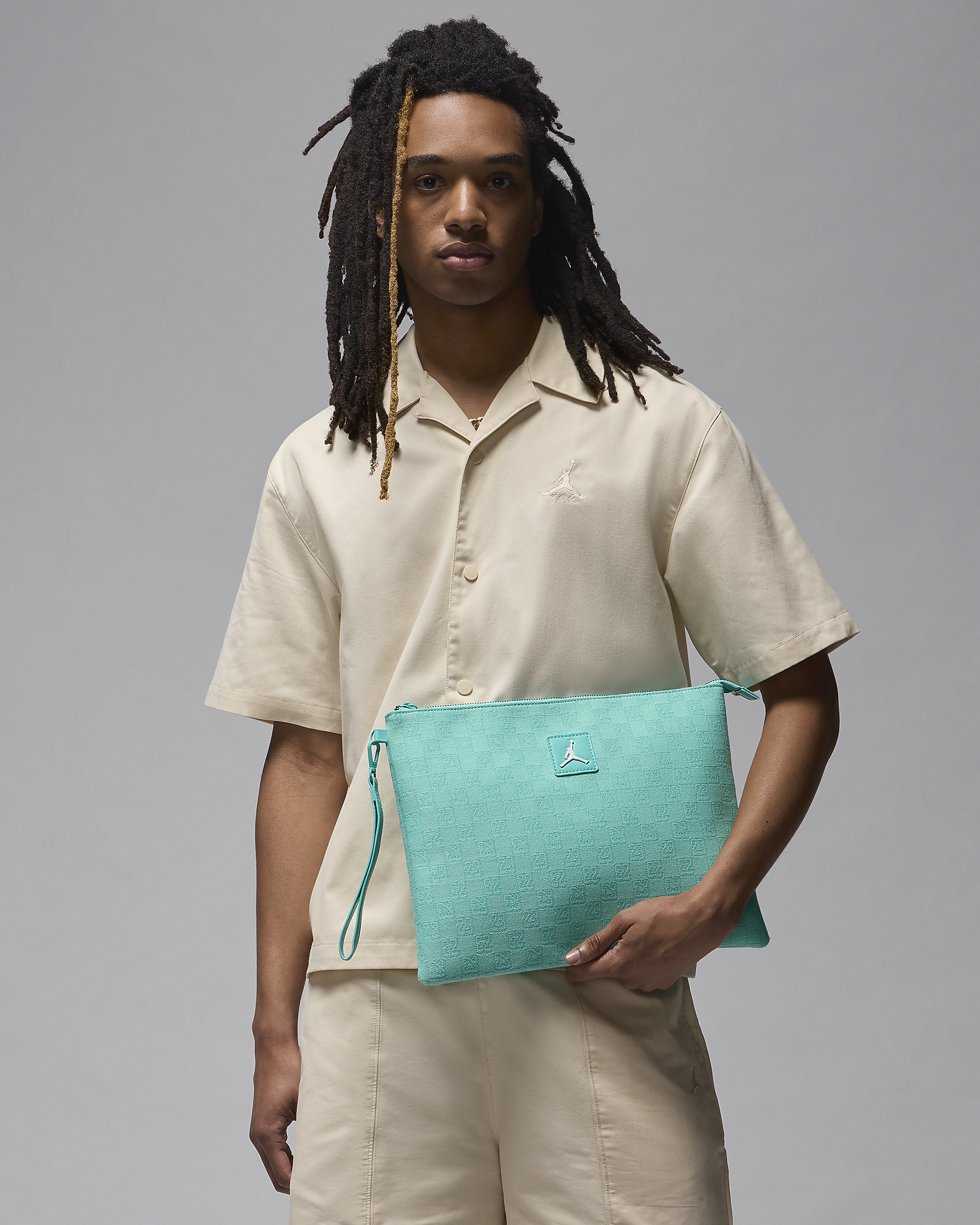 Jordan Monogram Pouch (0.98L) - 1