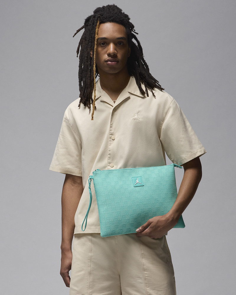 Jordan Monogram Pouch (0.98L) 1